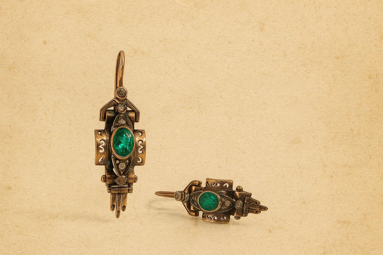 Rose Cut Bague ancienne en or rose, diamant et émeraude, années 1890 en vente