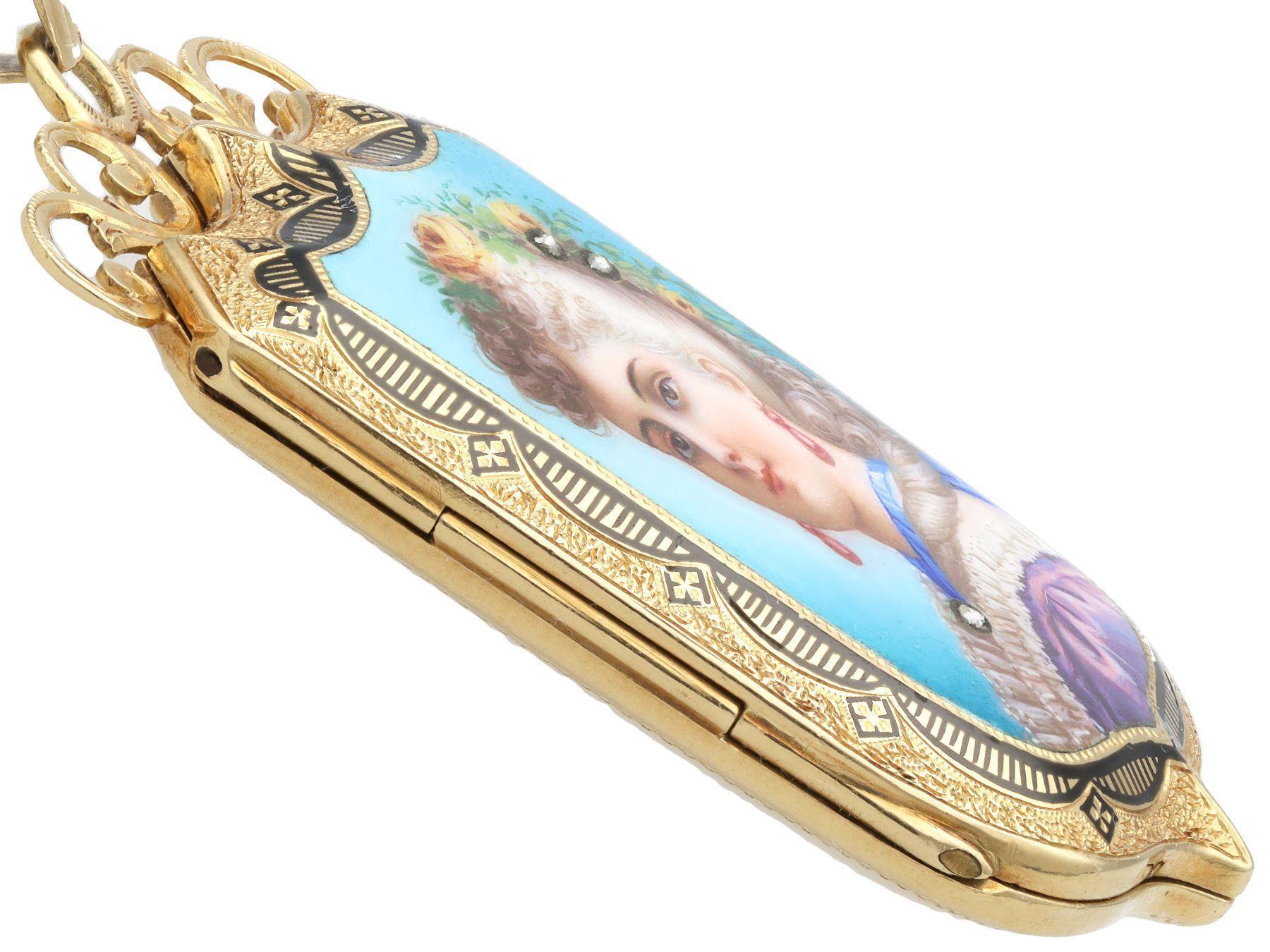 Pendentif / médaillon ancien en or jaune 18k et émail au diamant, circa 1865 Unisexe en vente