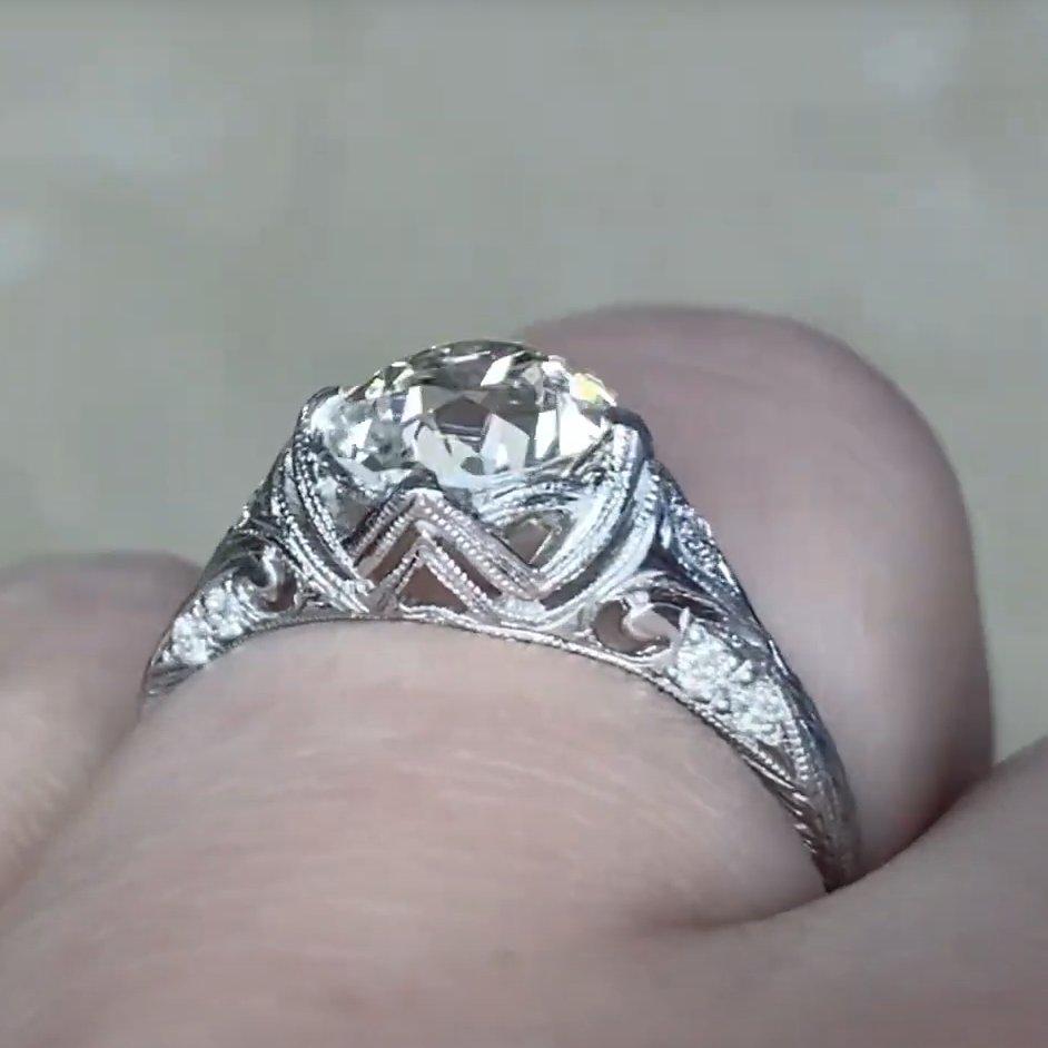 Anillo de compromiso de diamantes antiguos (aprox. 1,50 quilates), talla europea antigua, platino en Excelente estado para la venta en New York, NY