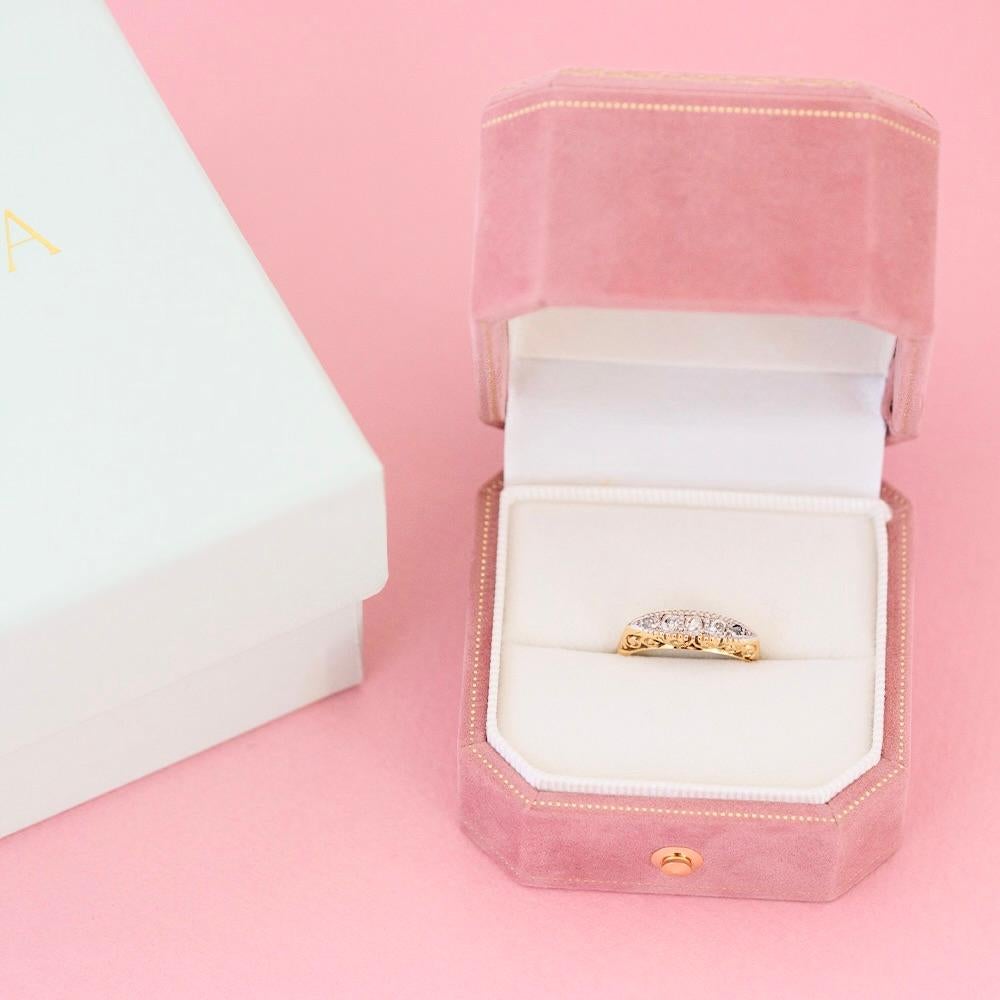 Anillo antiguo de cinco piedras de diamantes en oro de 18 ct y platino en venta 1