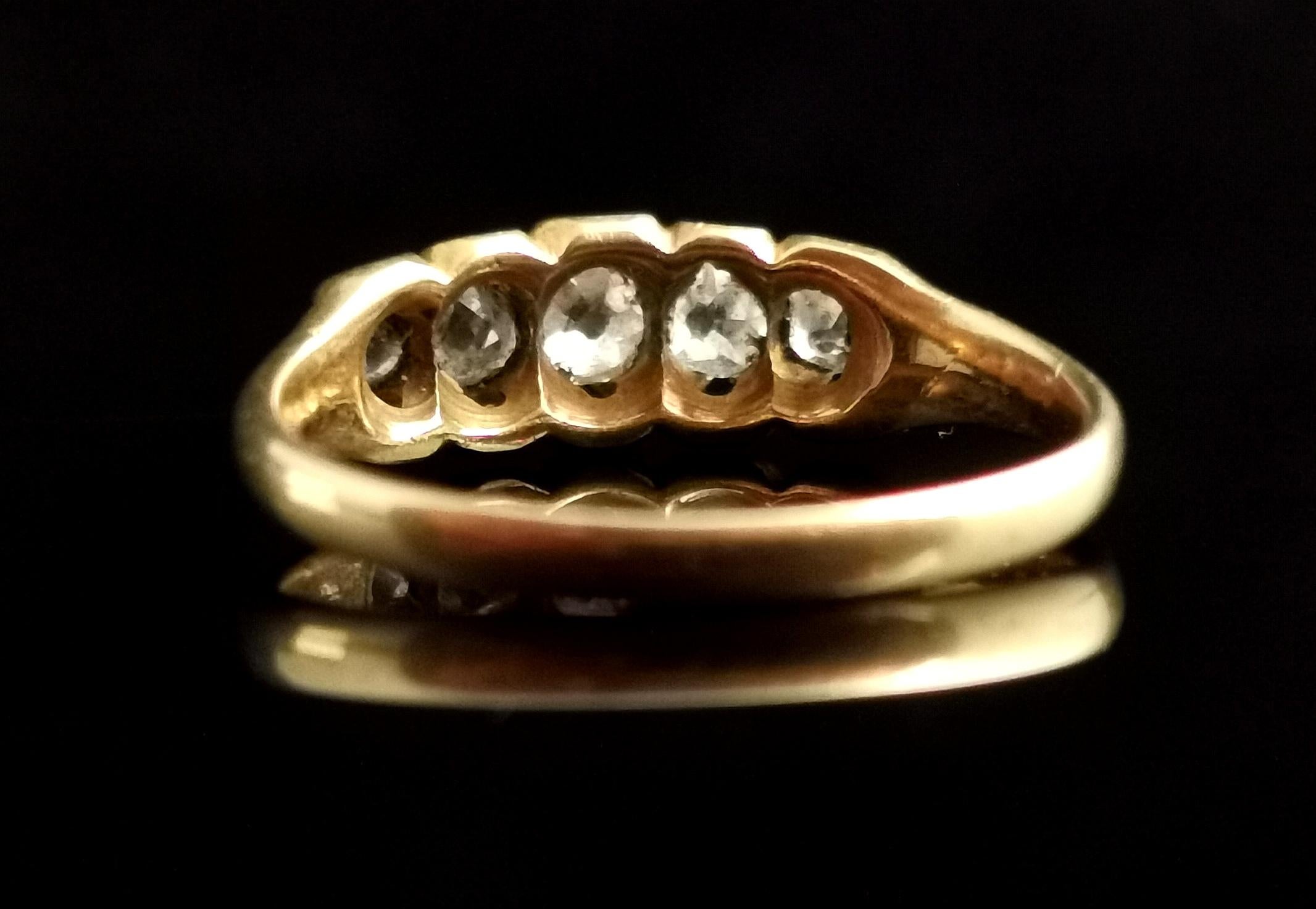 Antique diamond five stone ring, 18 karat yellow gold, Victorian  For Sale 3