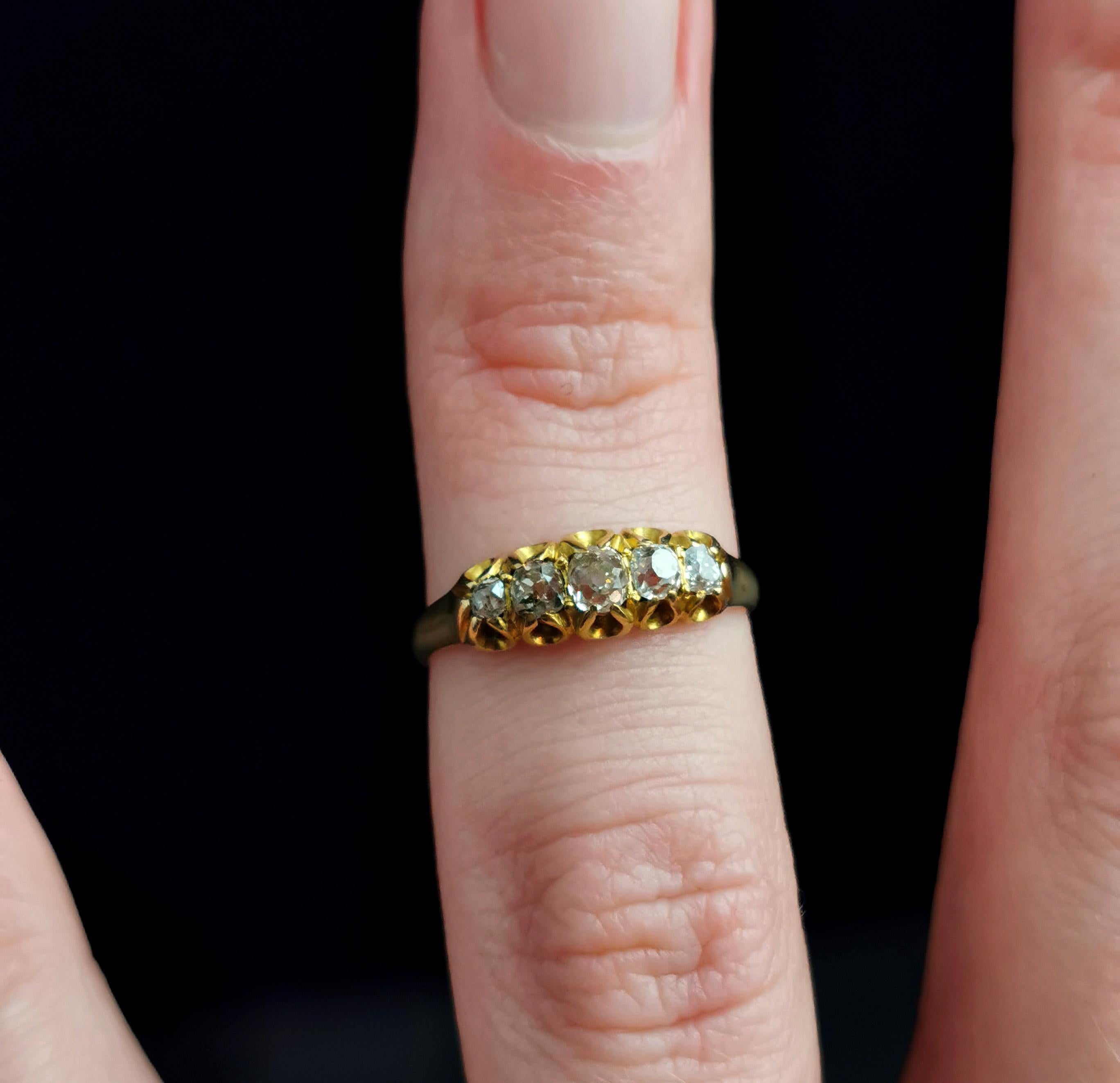 Antique diamond five stone ring, 18 karat yellow gold, Victorian  For Sale 7