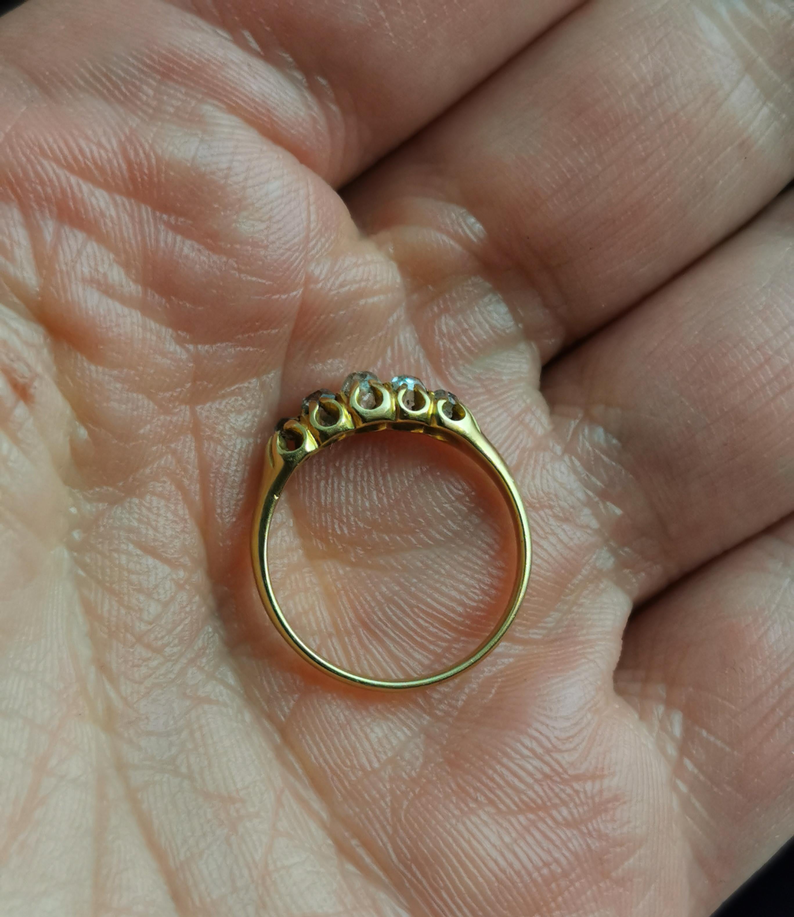 Antique diamond five stone ring, 18 karat yellow gold, Victorian  For Sale 8