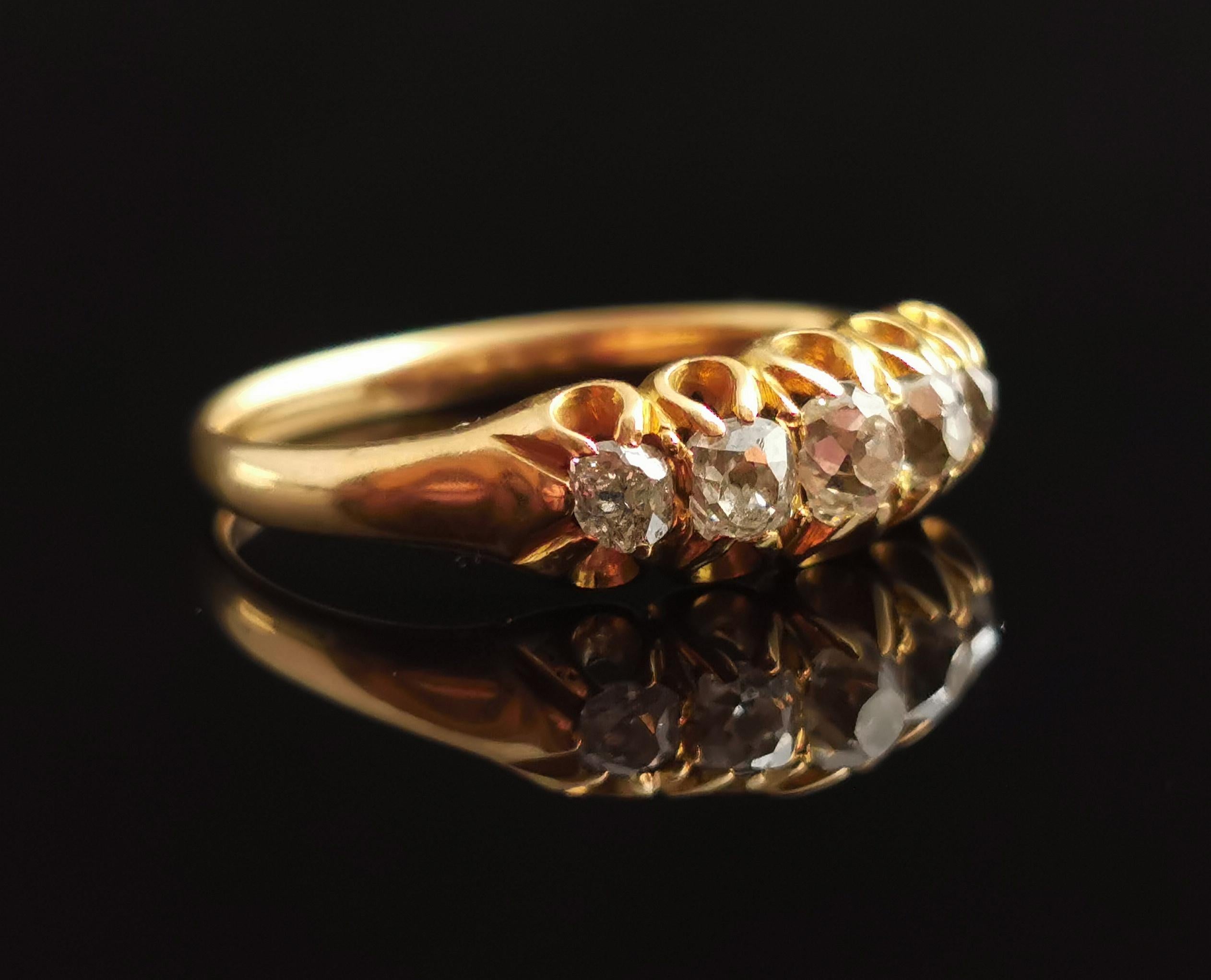 Antiker Diamantring mit fünf Steinen, 18 Karat Gelbgold, viktorianisch  im Zustand „Gut“ im Angebot in NEWARK, GB