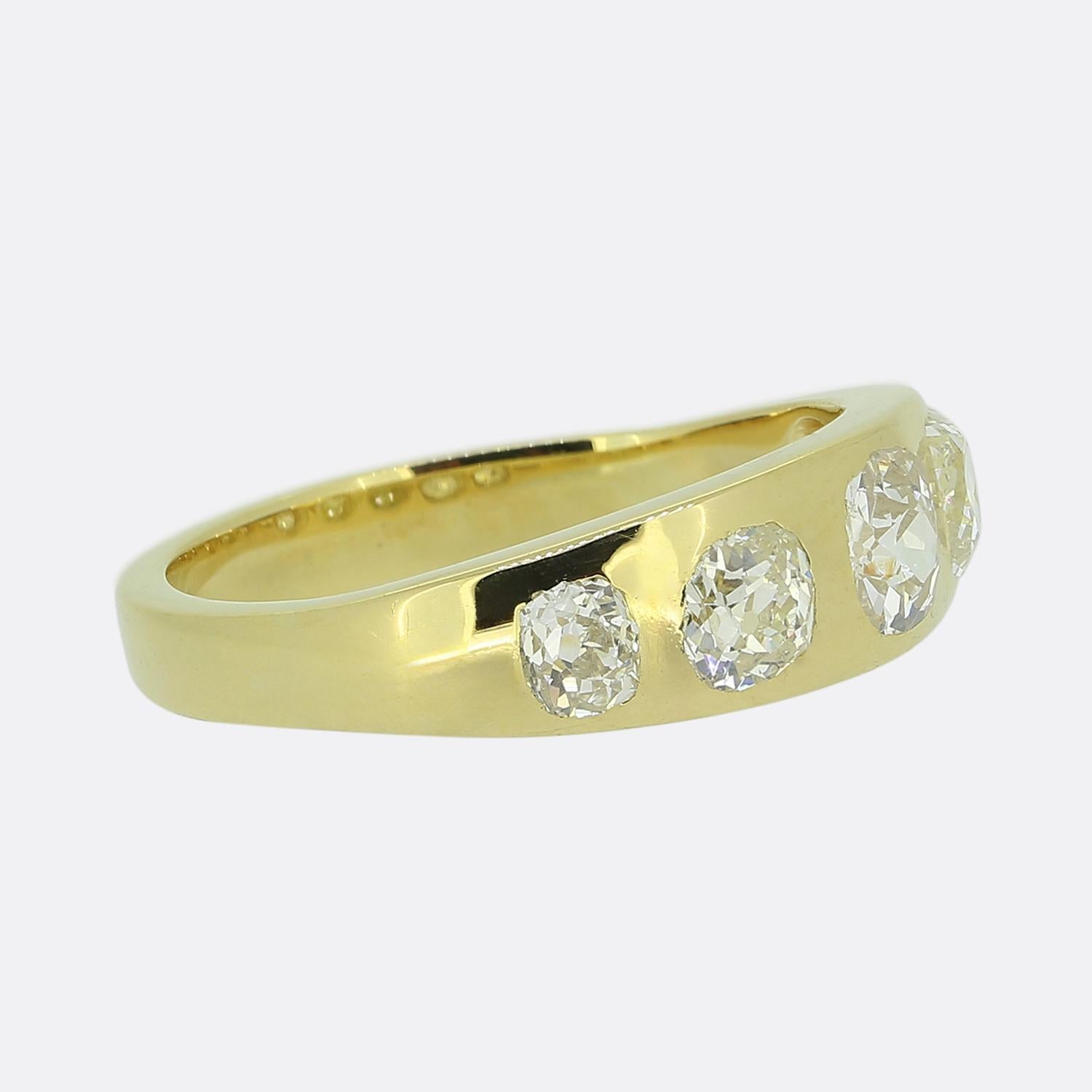 Taglio antico europeo Anello antico a cinque pietre con diamante in vendita