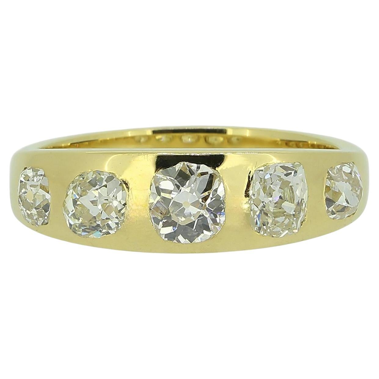 Anello antico a cinque pietre con diamante in vendita