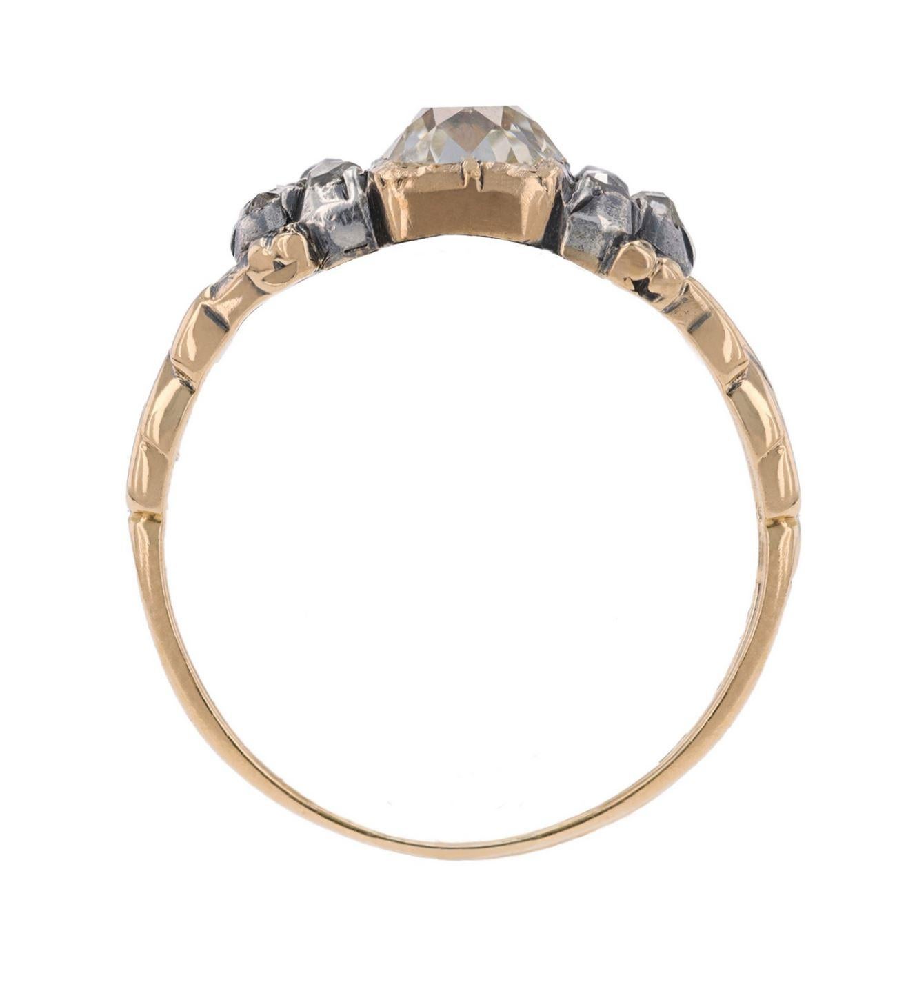 Bague solitaire ancienne flanquée de diamants, suédoise, vers 1840. Bon état - En vente à London, GB