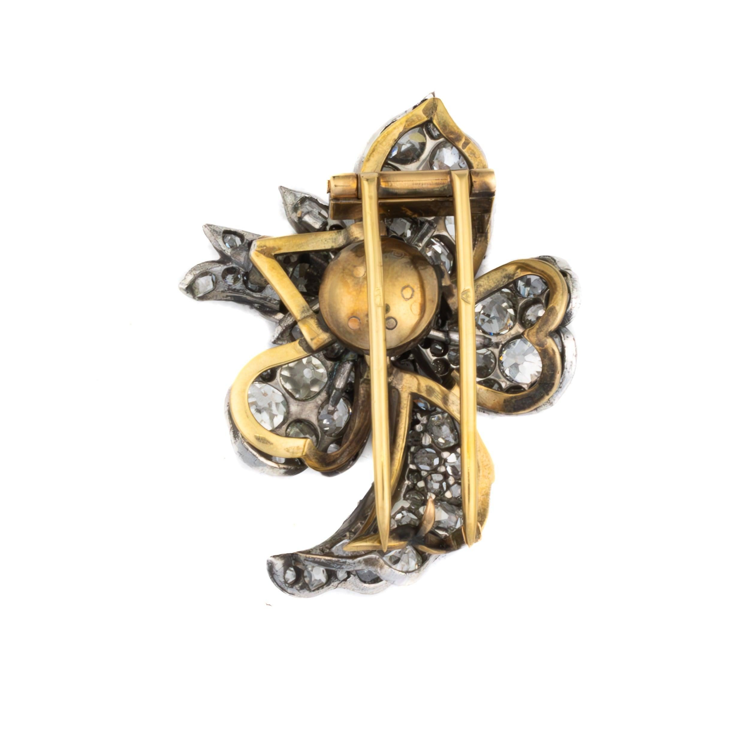Art déco Broche florale ancienne en argent et plaquée or en vente