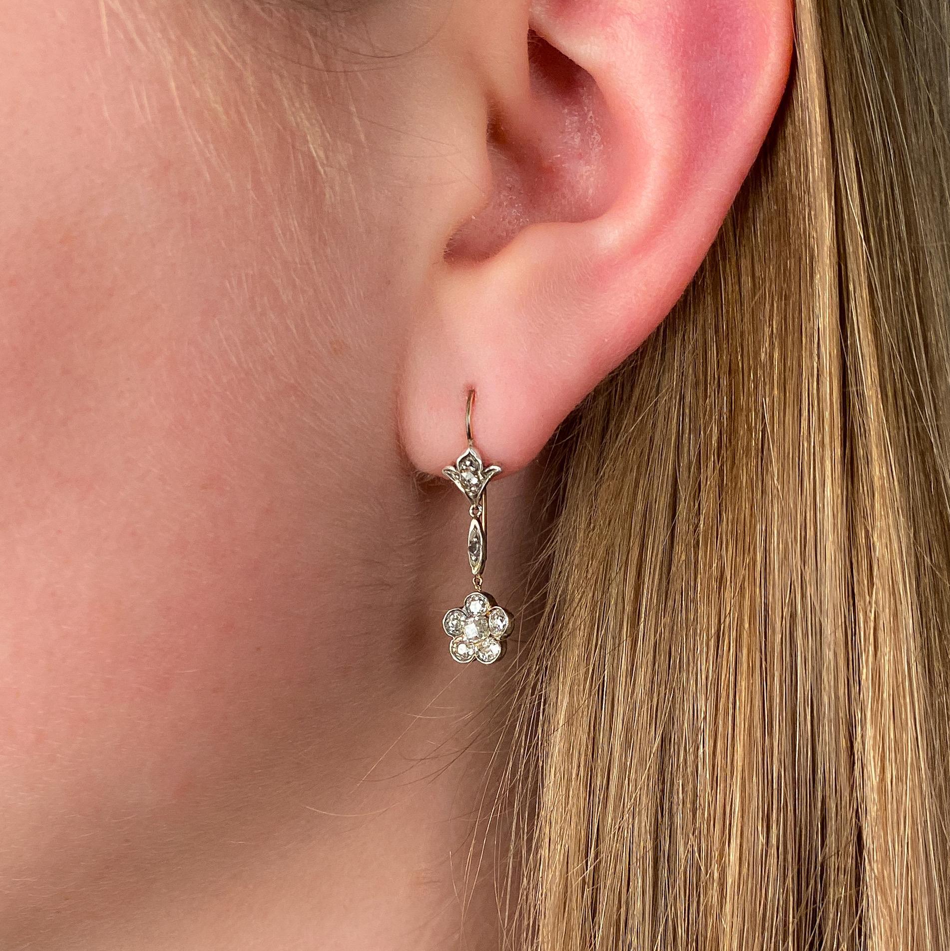 Antique Diamond Flower Earrings of Silver and 15ct Gold In Good Condition For Sale In Lewisburg, PA