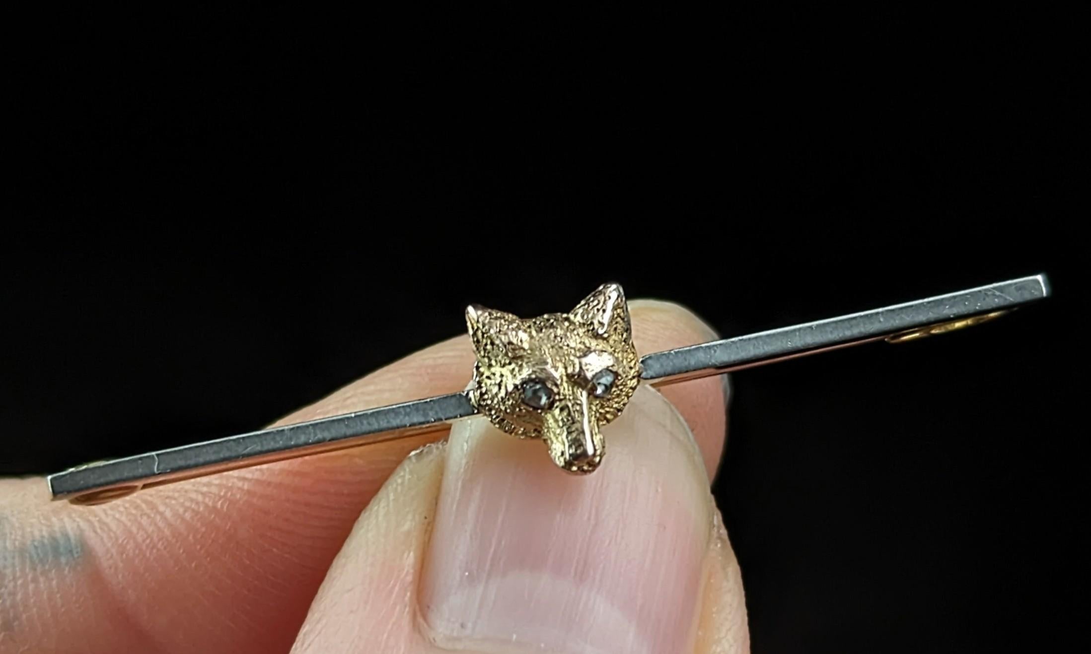 Antique Diamond fox brooch, 15k gold and platinum  For Sale 1