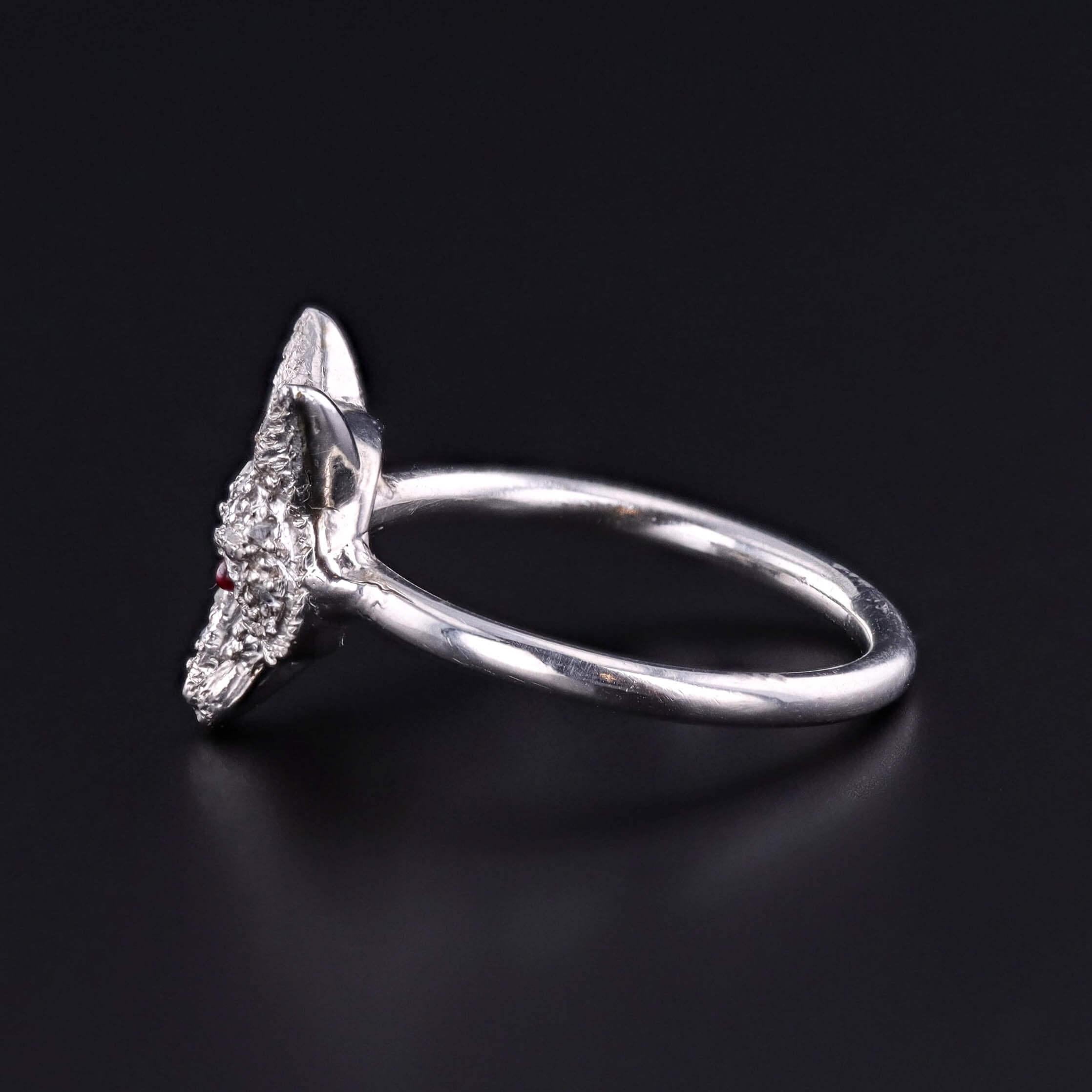 Taglio a rosa Anello Fox con diamante antico di platino in vendita