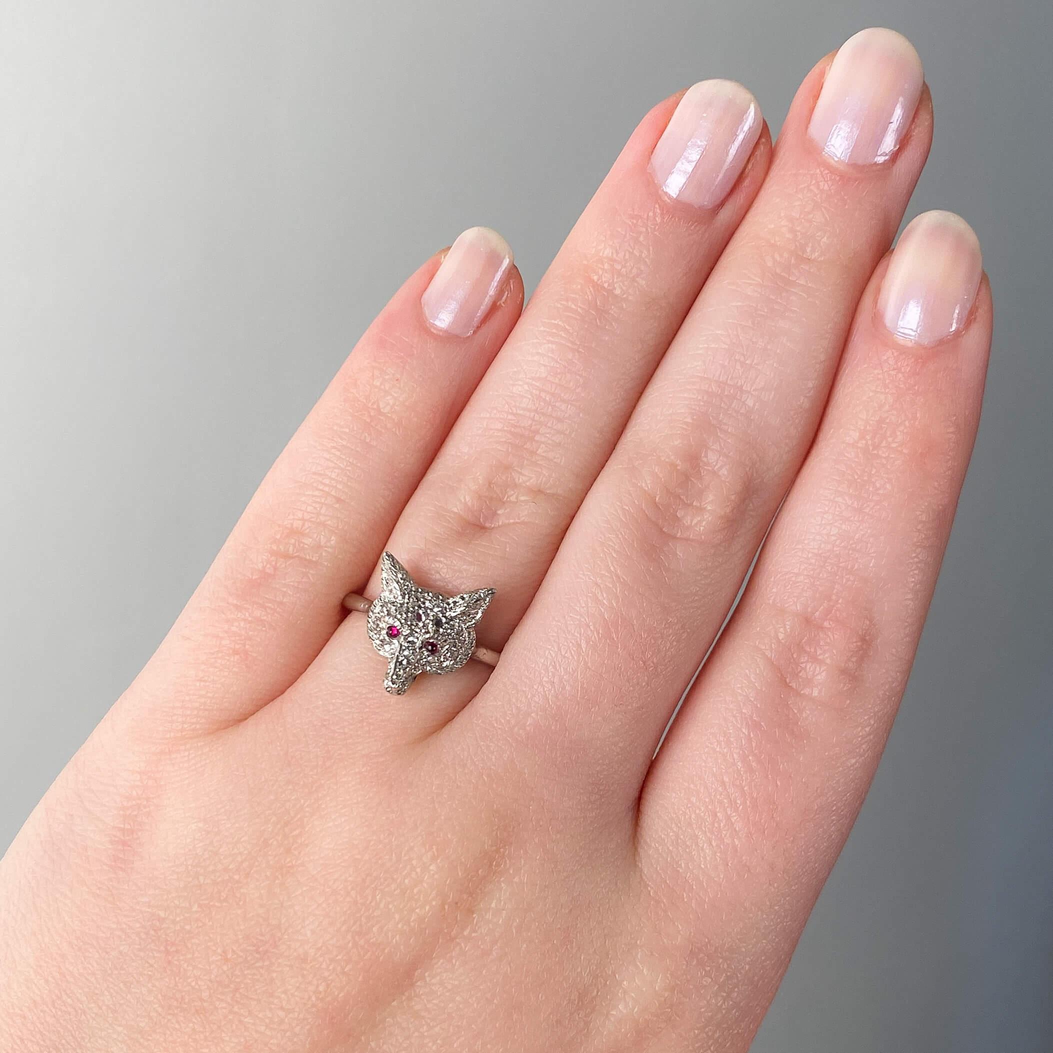 Anello Fox con diamante antico di platino in vendita 1