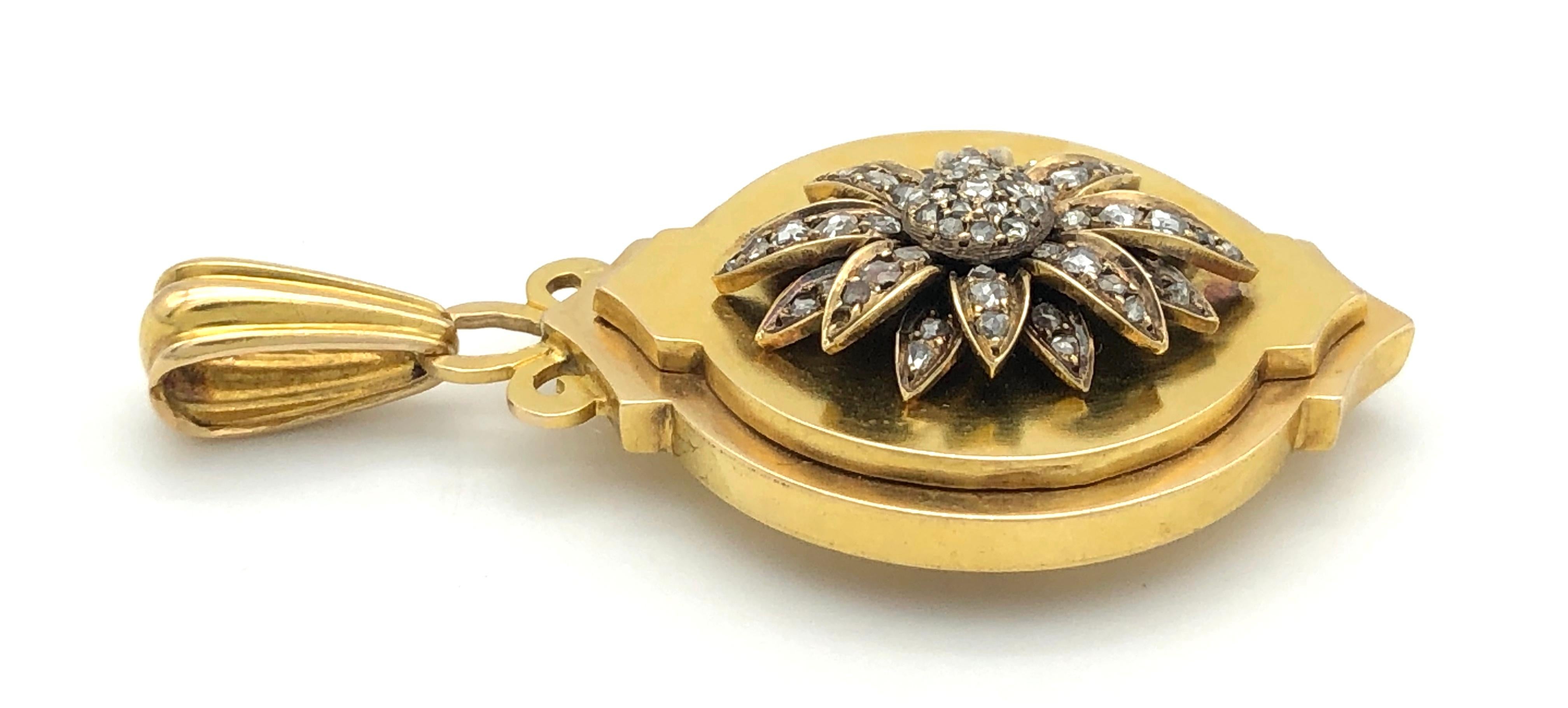 The locket is made out of 14 karat gold and decorated with a flower set with old cut diamonds. The pendant dates back to 1875 ca.

