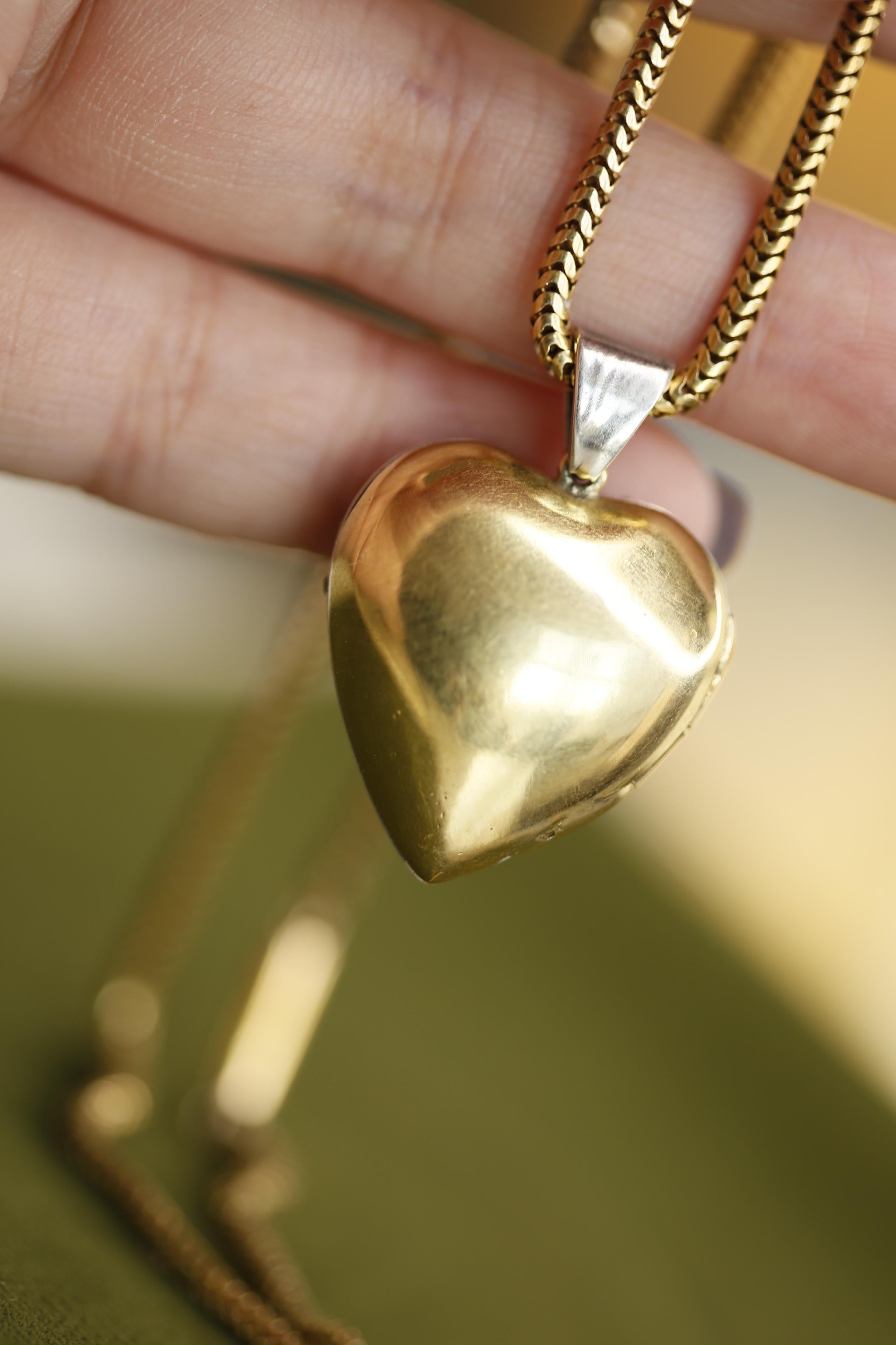 Round Cut Antique Diamond Gold Heart Pendant Locket Necklace