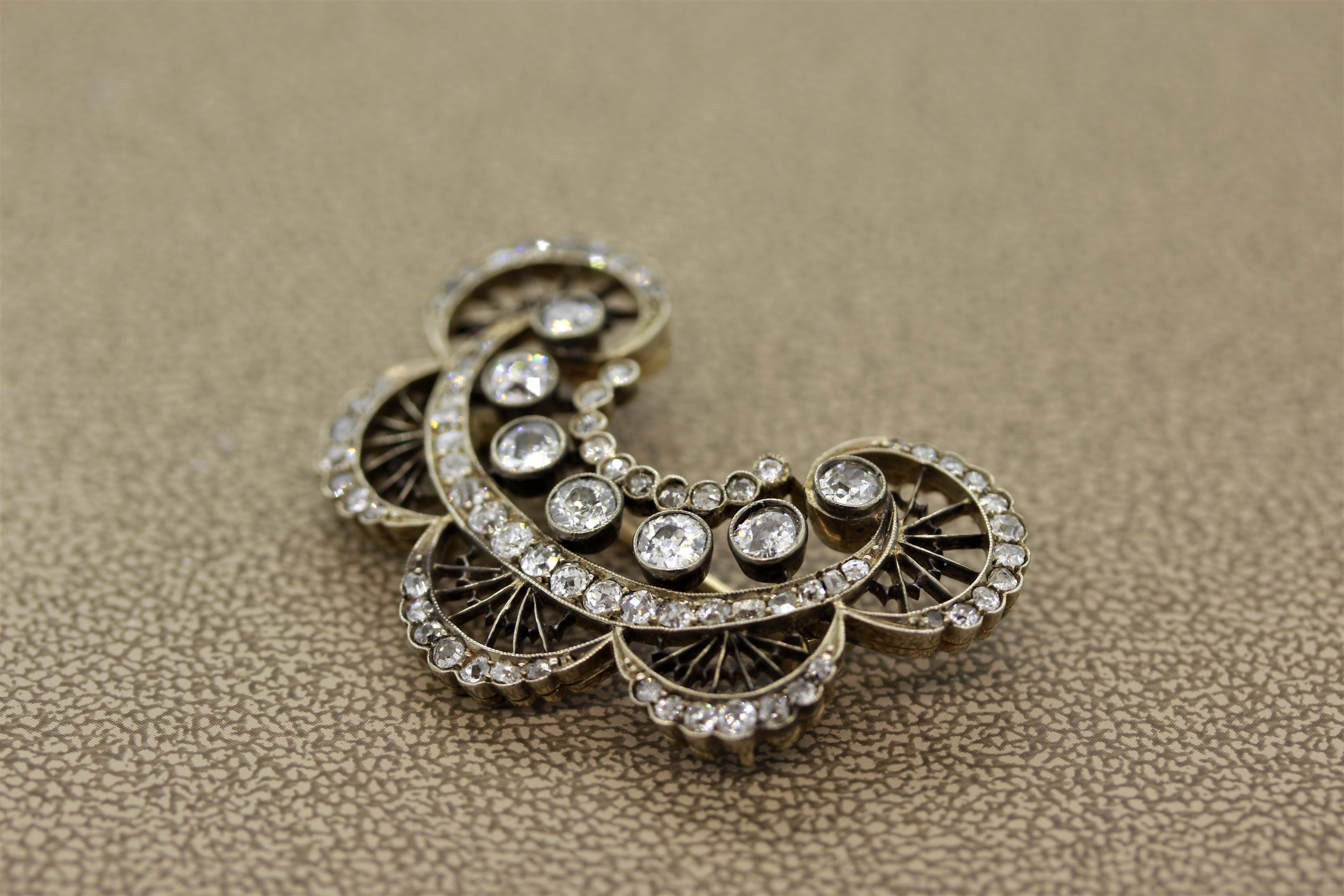 Round Cut Antique Diamond Gold Silver-Topped Brooch