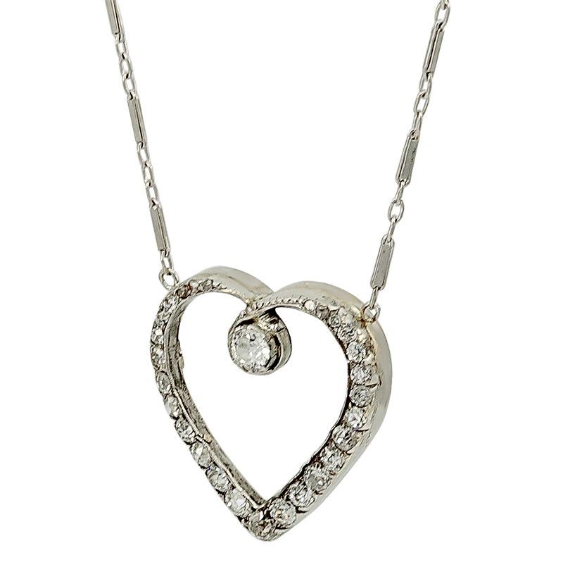 Antique Diamond Heart White Gold Necklace In Excellent Condition For Sale In New York, NY