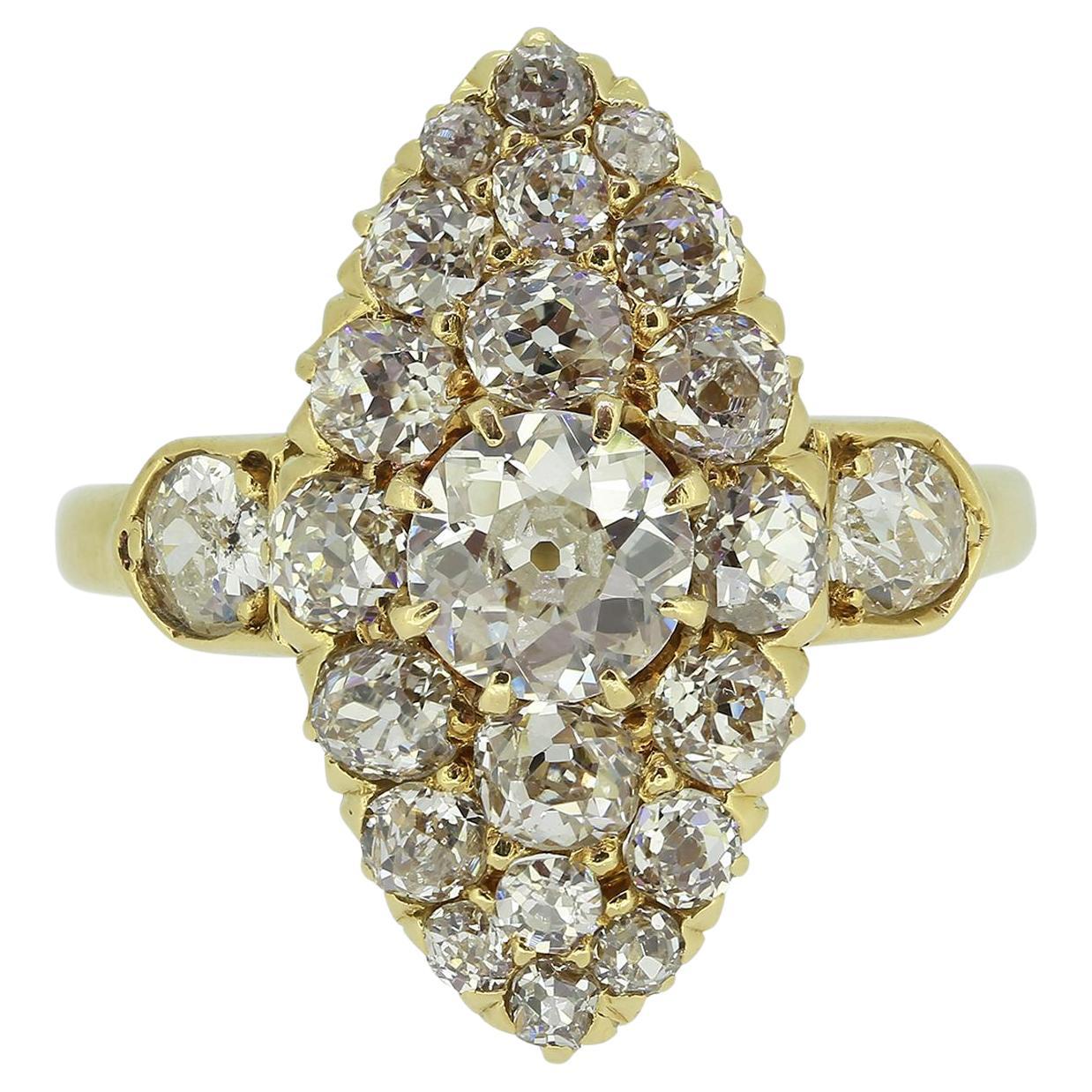 Bague navette ancienne avec diamants en vente