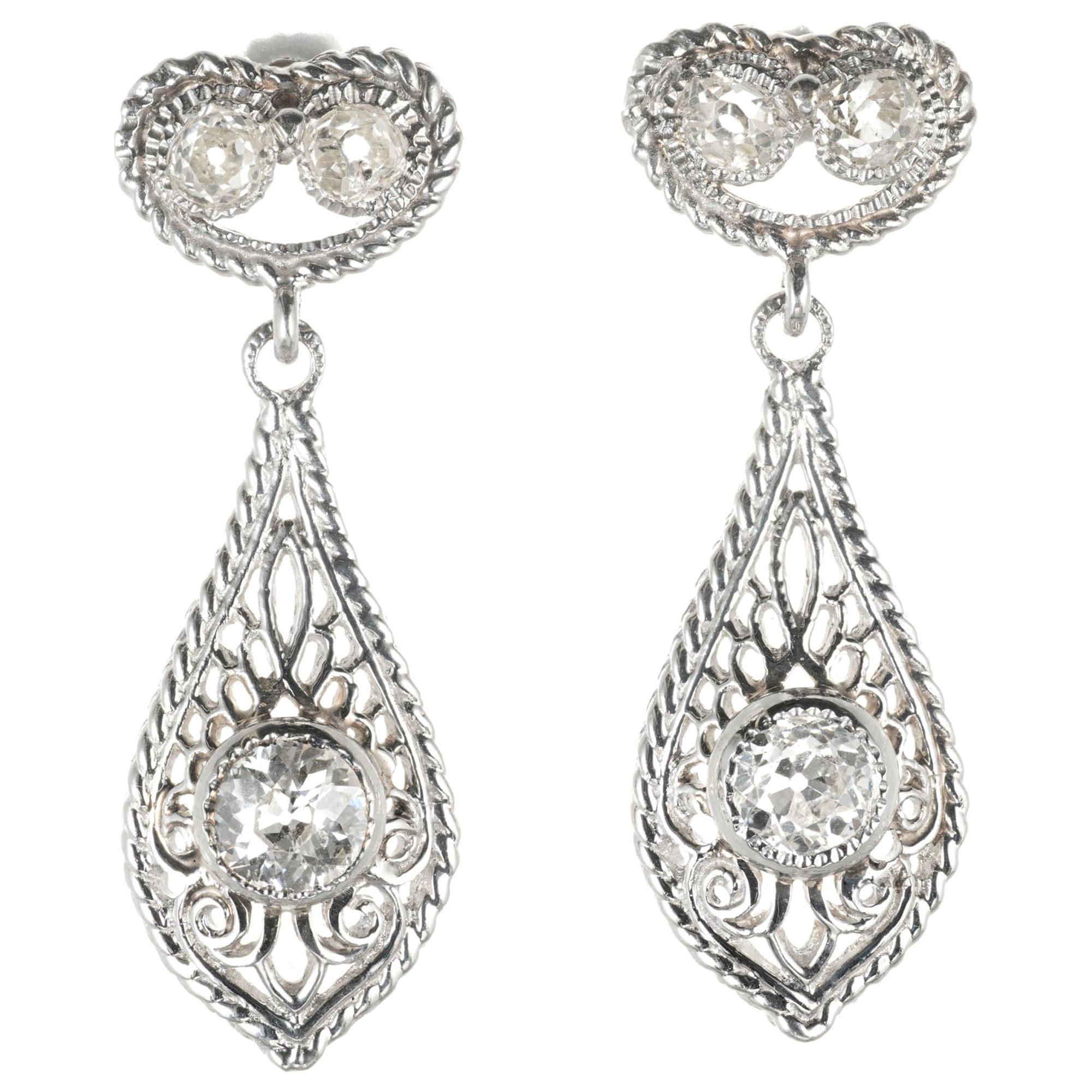 Boucles d'oreilles pendantes en platine ajouré avec diamants antiques