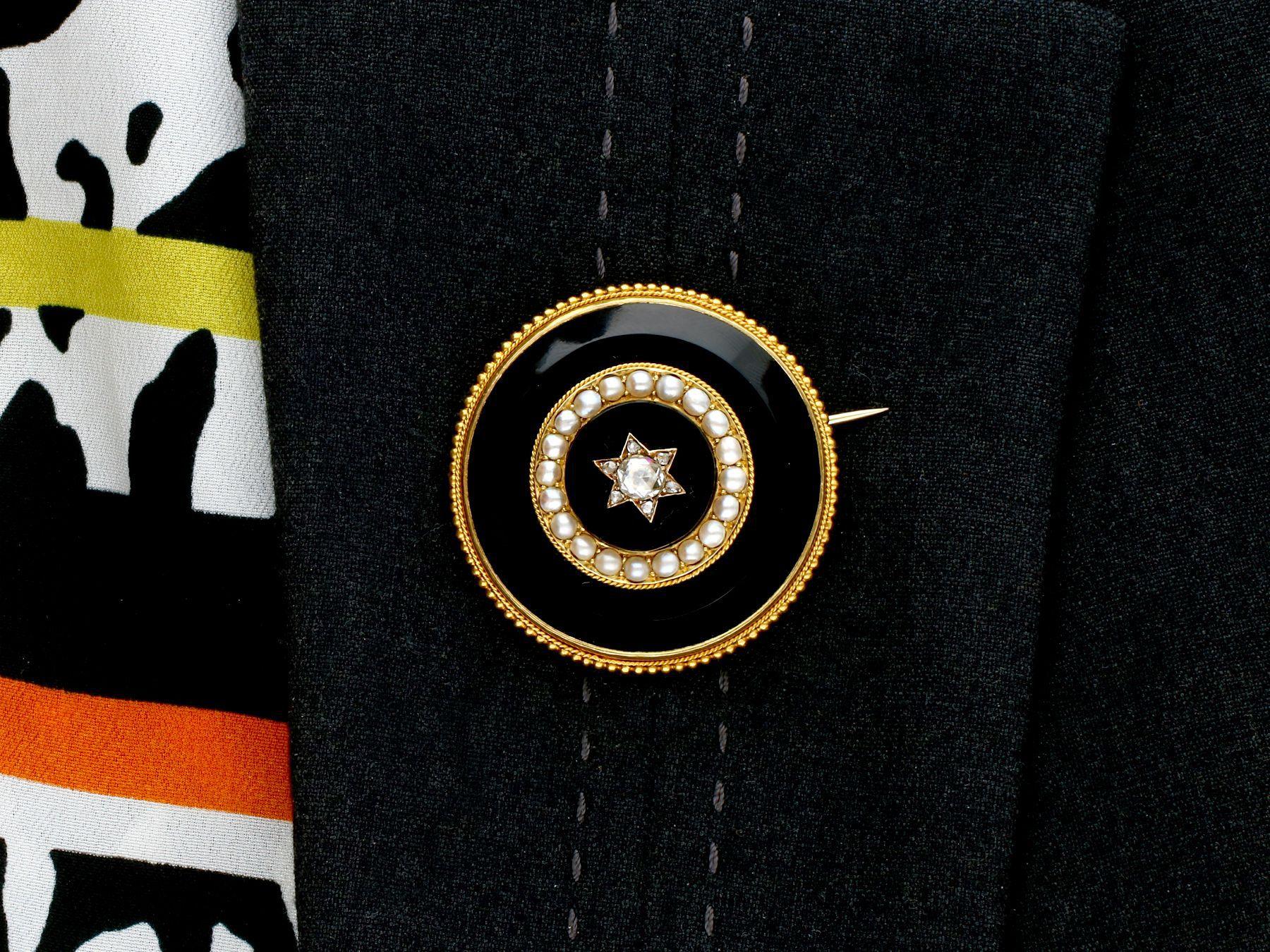 Antique Diamond Pearl and Black Onyx Yellow Gold Brooch In Excellent Condition For Sale In Jesmond, Newcastle Upon Tyne