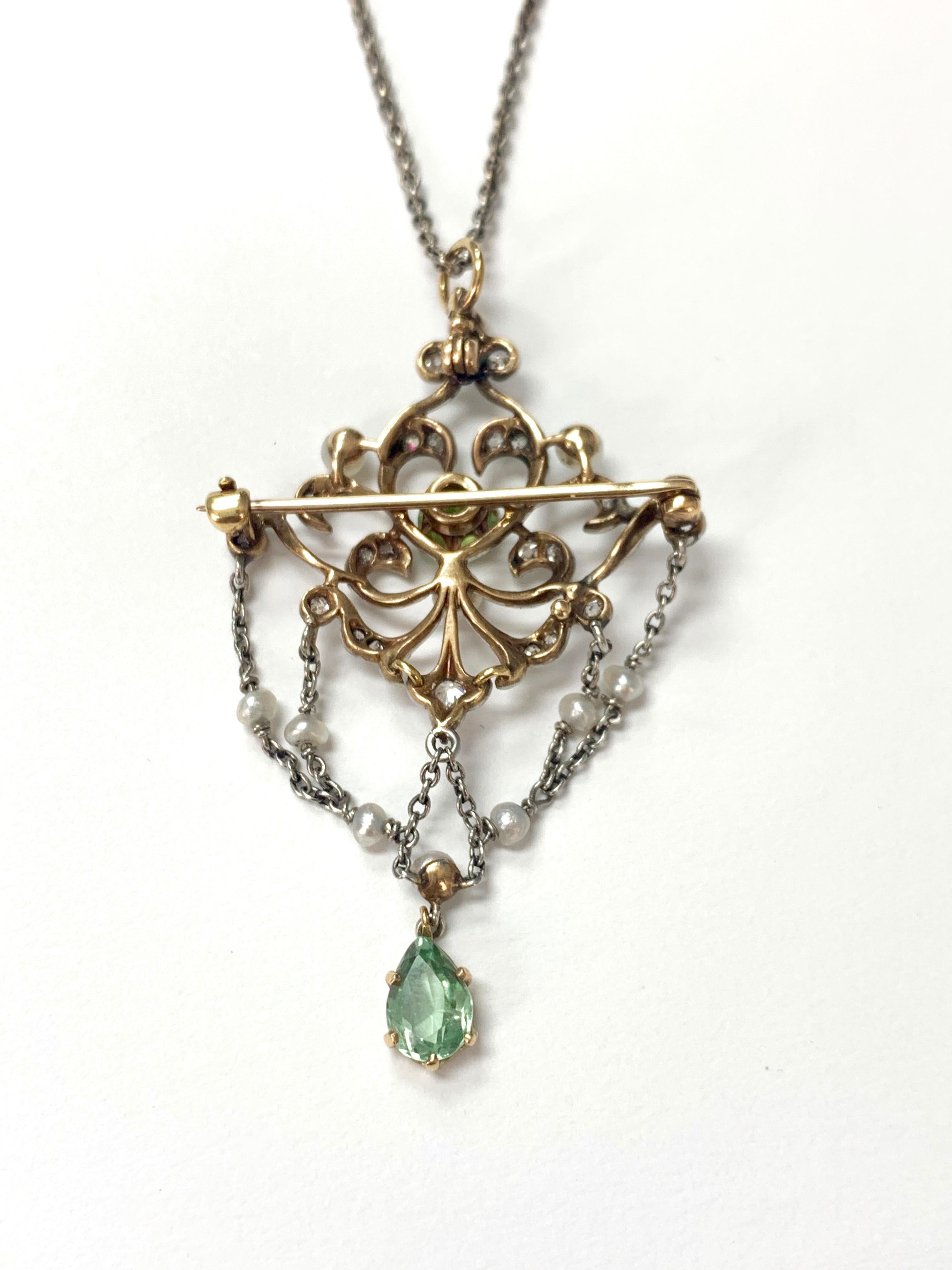 Collier en or blanc 14K avec perles, diamants et péridots anciens Excellent état - En vente à New York, NY