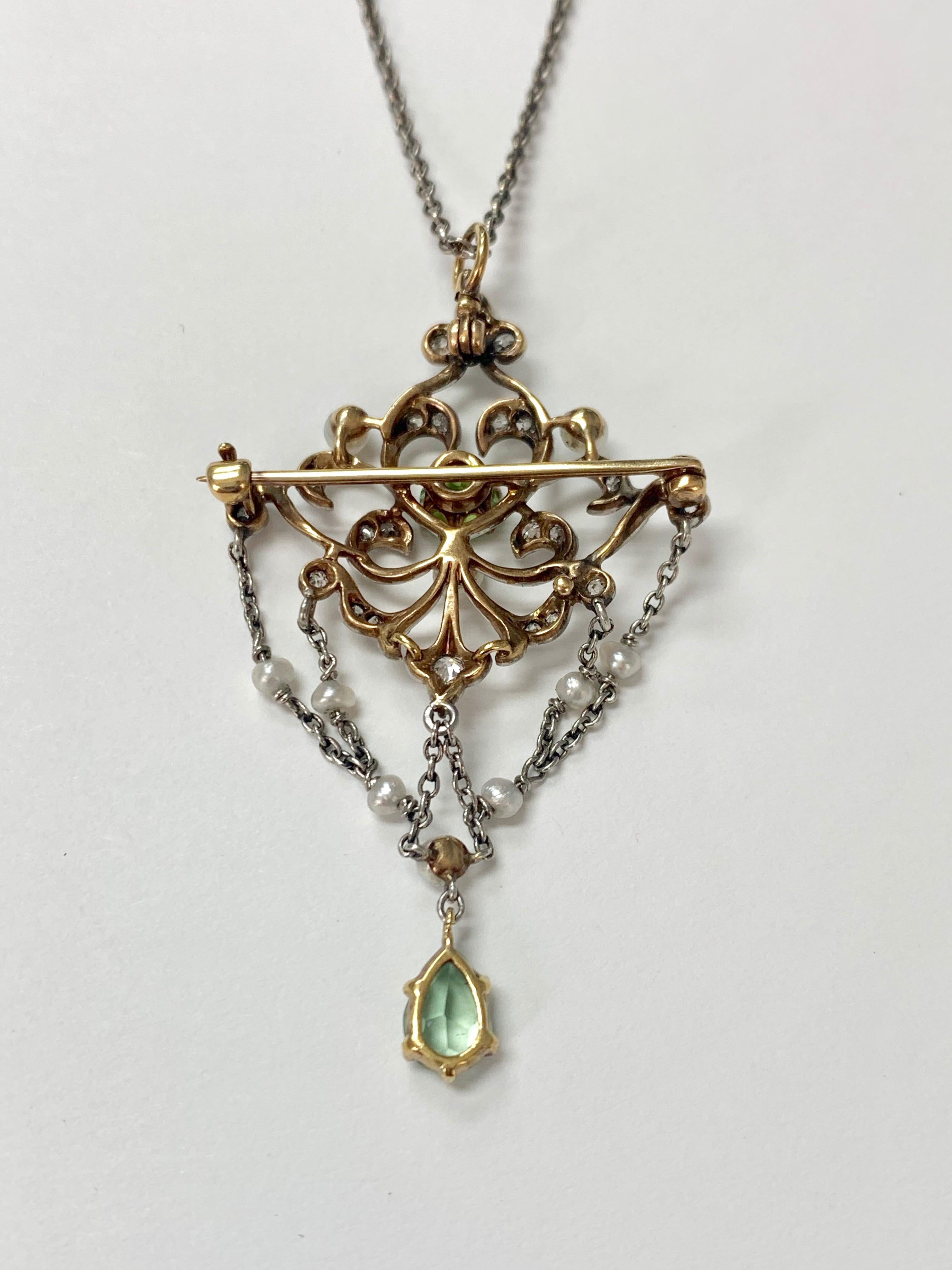 Antique Diamond Pearl and Peridot Necklace in 14K White Gold In Excellent Condition For Sale In New York, NY