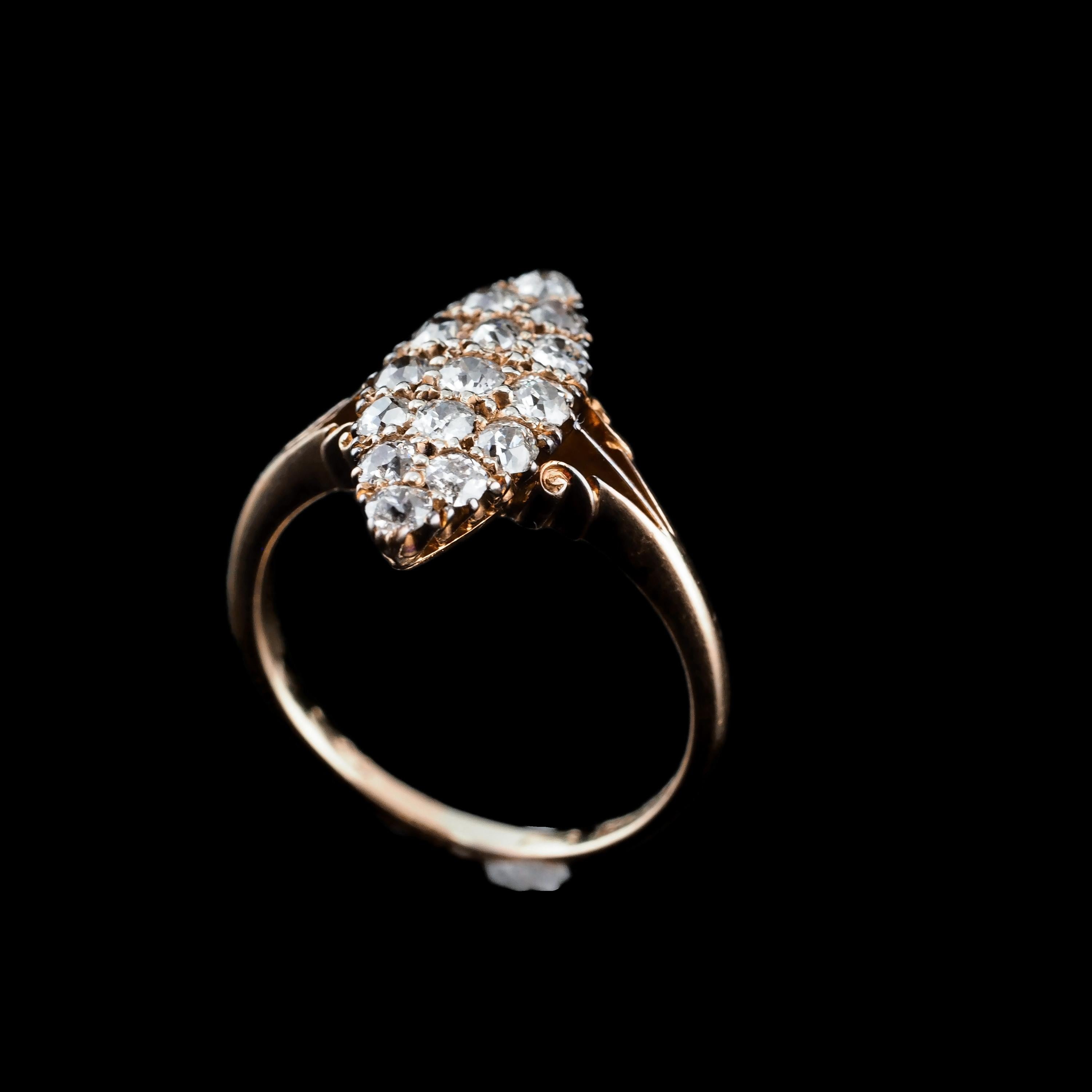 Antique Diamond Ring 18K Gold Navette/Cluster Design - c.1900s In Good Condition For Sale In London, GB