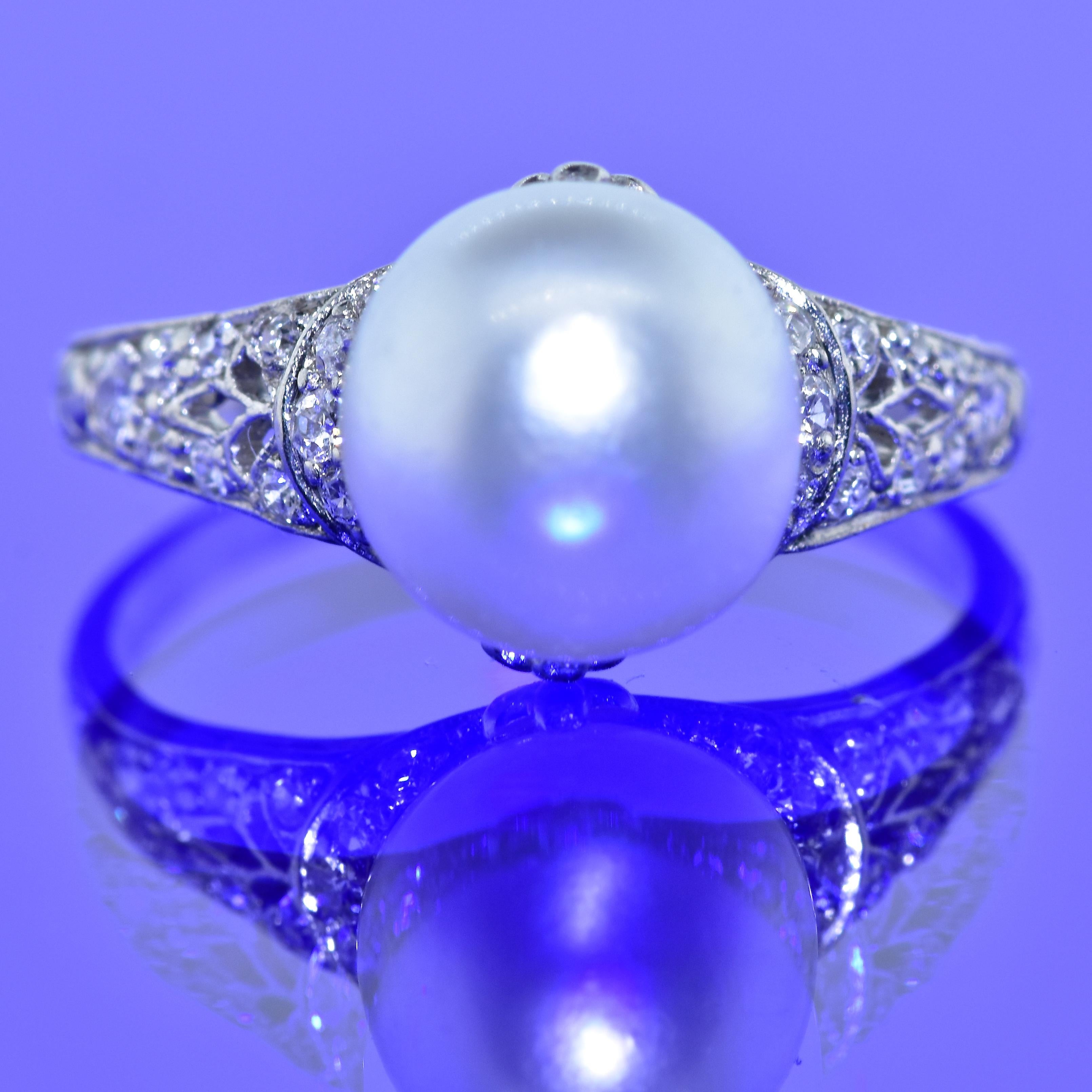 Women's or Men's Antique Diamond Ring Centering a Natural Pearl GIA Certified, circa 1910