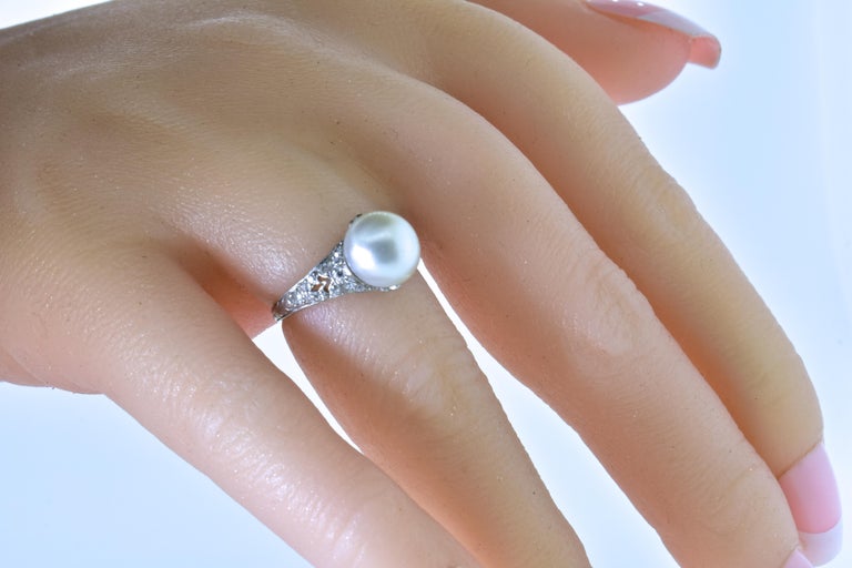 Antique Diamond Ring Centering a Natural Pearl GIA Certified, circa 1910 For Sale 3