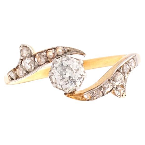 Ring aus Platin und 18 Karat Gelbgold, besetzt mit Diamanten im Alt- und Rosenschliff.
Fingergröße: 50,5.
Bruttogewicht: 1,84 g.