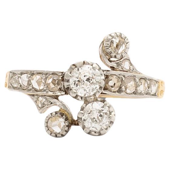 Platinum and 18K yellow gold ring set with old and rose-cut diamonds.
Finger size: 52.
Gross weight: 2.98g.