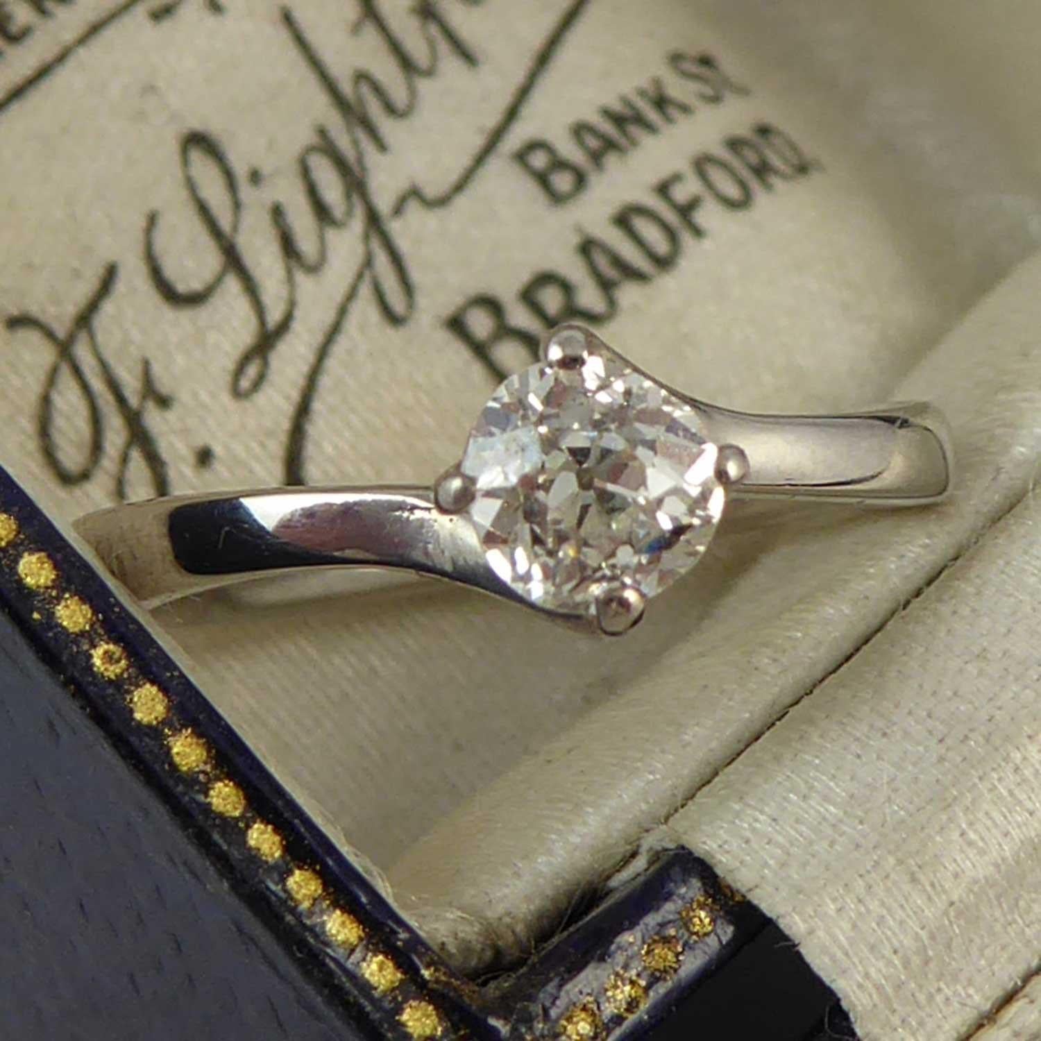 Antique Diamond Ring, Old European Cut, Approximate 0.40 Carat, 18 Carat Gold In Excellent Condition In Yorkshire, West Yorkshire