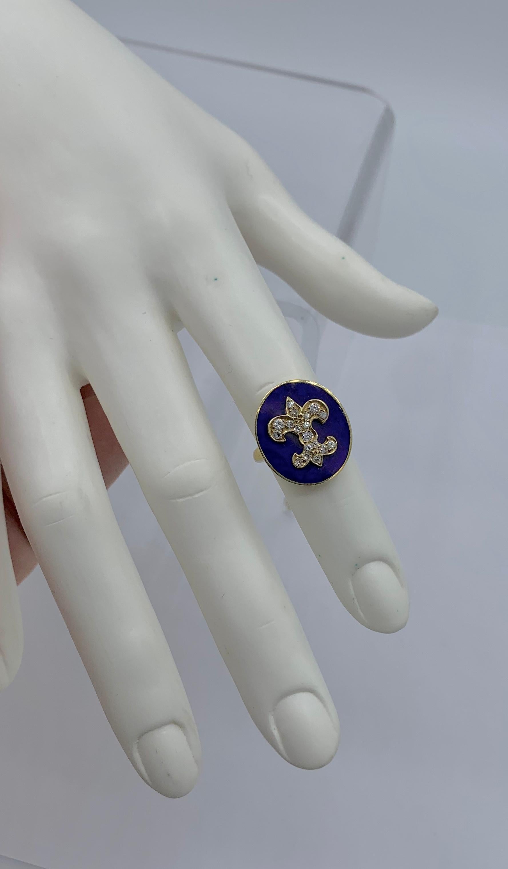 Anillo Antiguo Diamante Real Esmalte Azul Flores de Lis Oro Amarillo 14 Kilates en Excelente estado para la venta en New York, NY