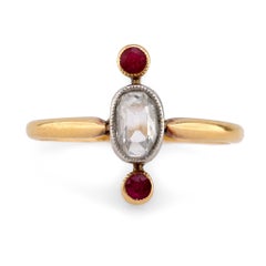Bague ancienne à trois pierres en or jaune 14 carats avec diamants et rubis