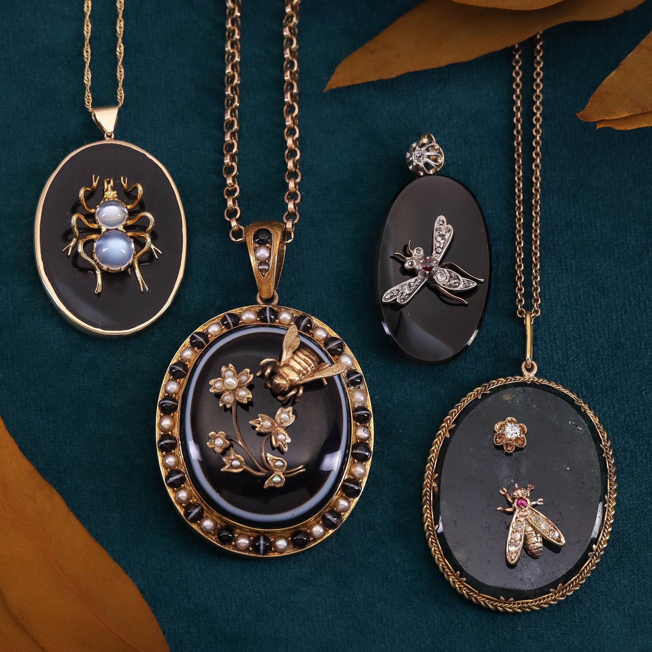 Pendentif ancien en or 14k avec diamant, rubis et onyx en forme d'insecte en vente 1