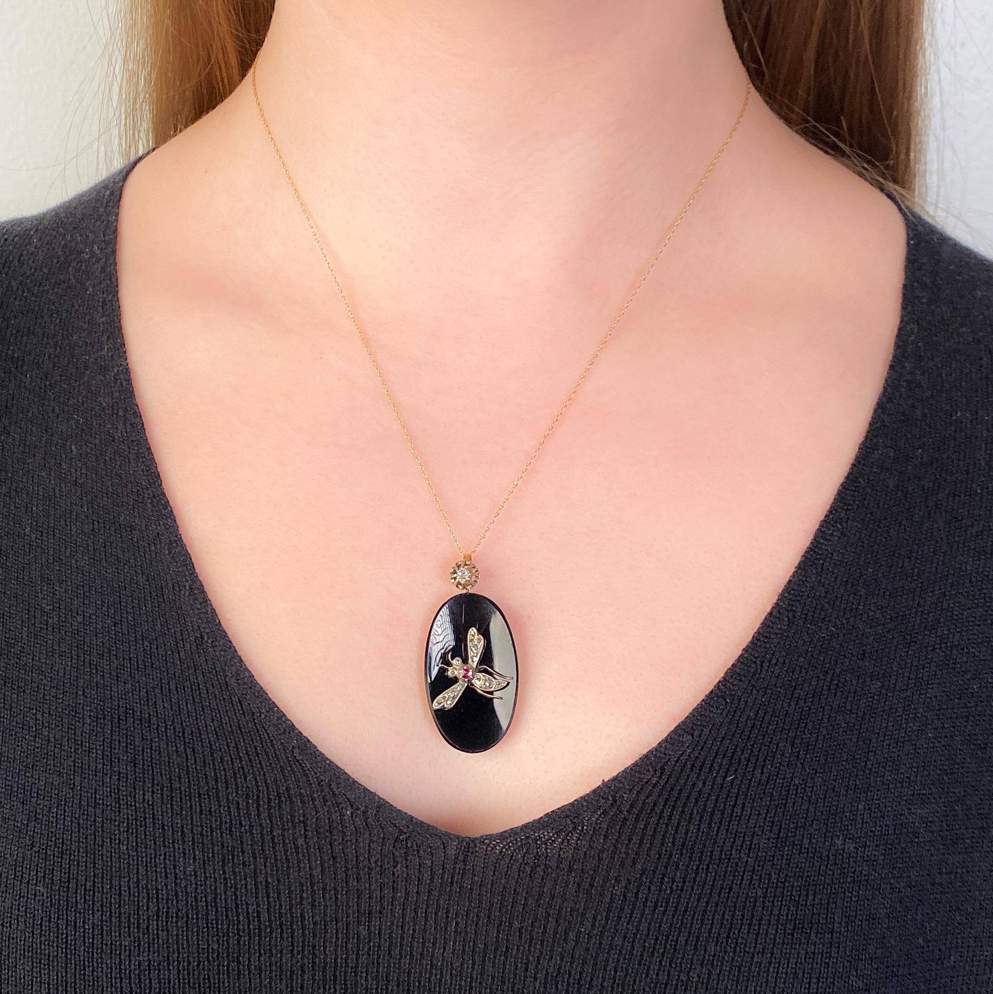 Pendentif ancien en or 14k avec diamant, rubis et onyx en forme d'insecte Excellent état - En vente à Lewisburg, PA
