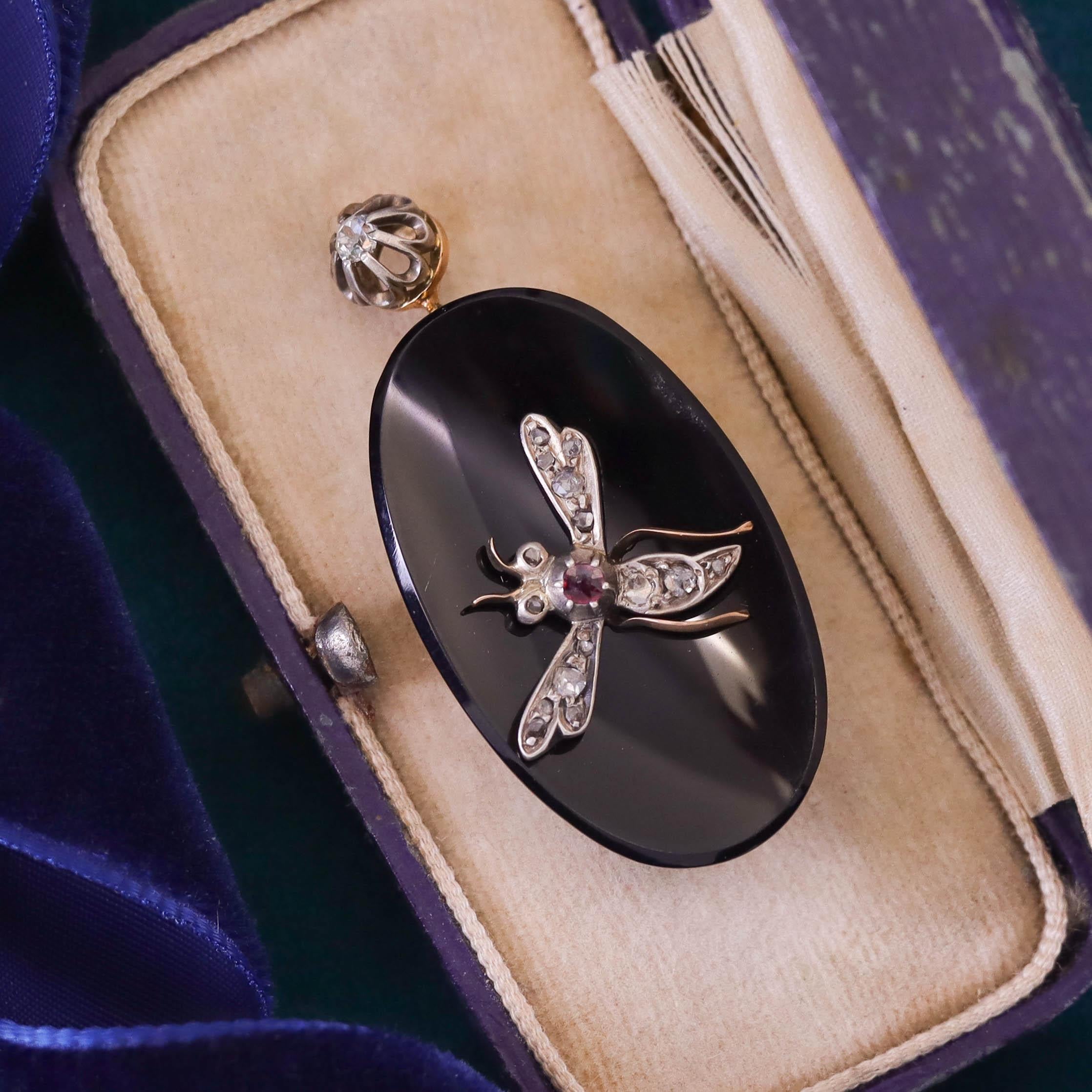 Pendentif ancien en or 14k avec diamant, rubis et onyx en forme d'insecte Pour femmes en vente