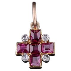 Charm antique en diamant et rubis  Conversion de l'épingle antique