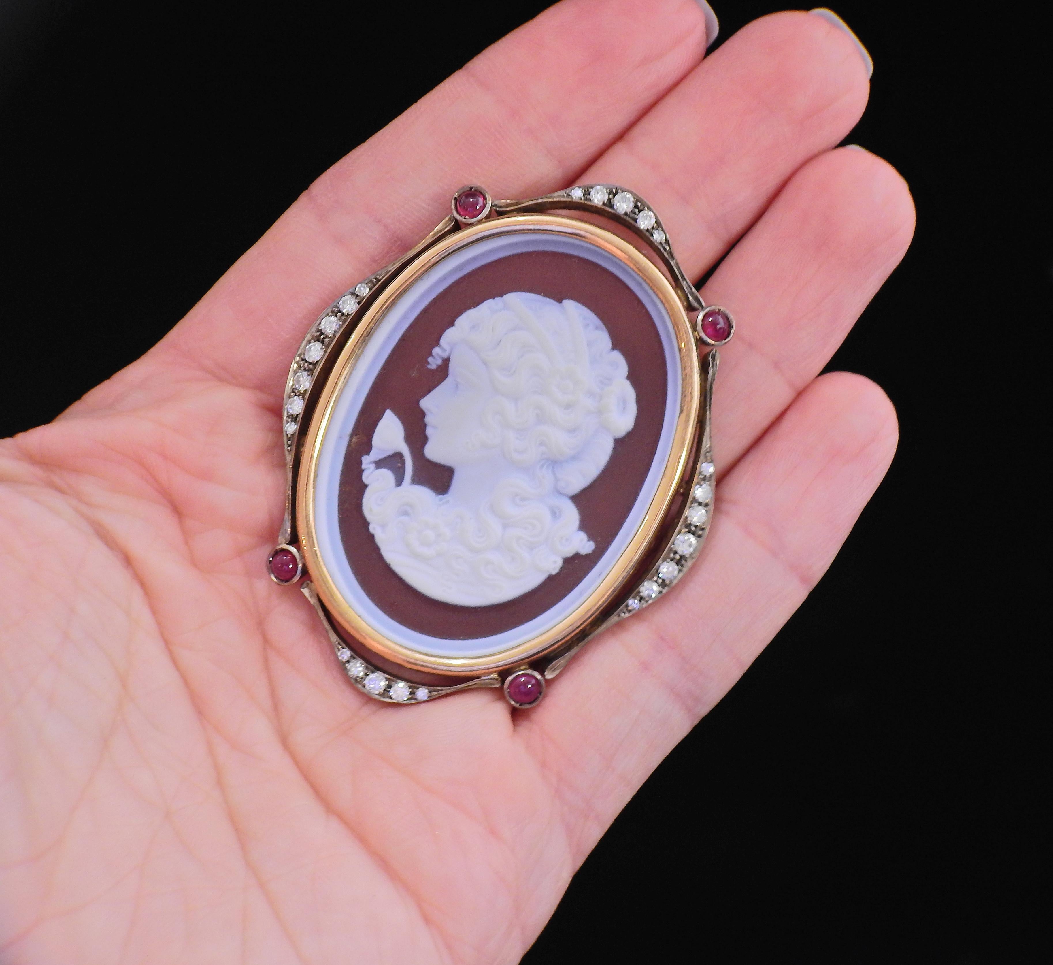 Broche Camafeo Antiguo Diamante Rubí Piedra Dura en Excelente estado para la venta en New York, NY