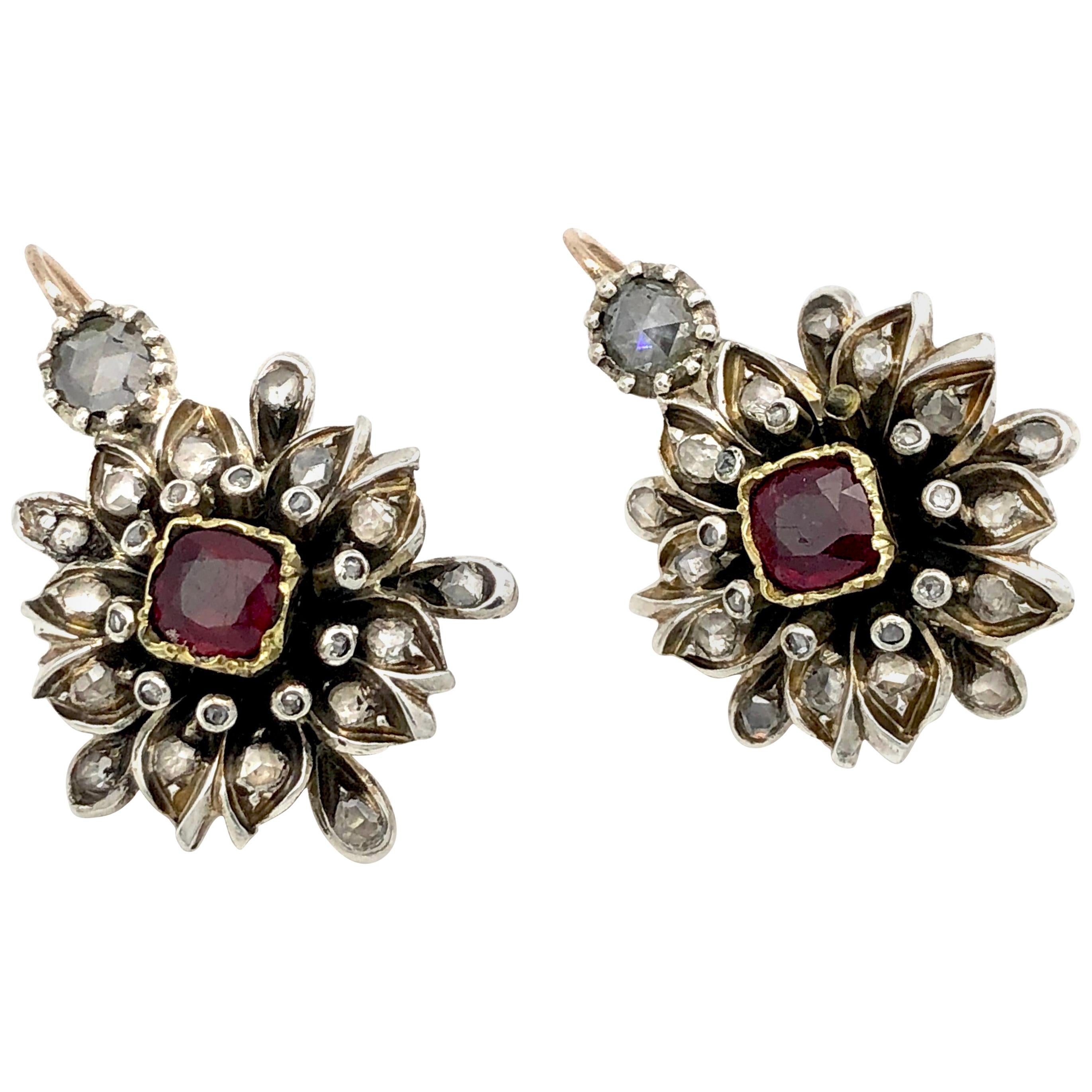 Boucles d'oreilles en goutte anciennes en forme de fleur en or 14 carats avec diamants, rubis et argent en vente