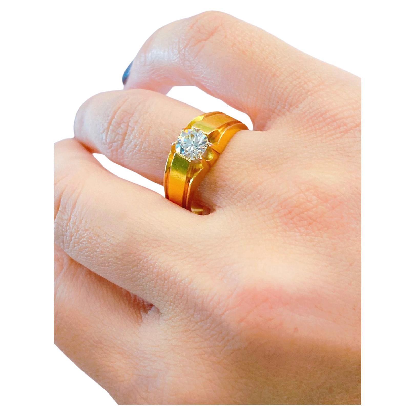 Bague solitaire russe ancienne en or et diamants Unisexe en vente