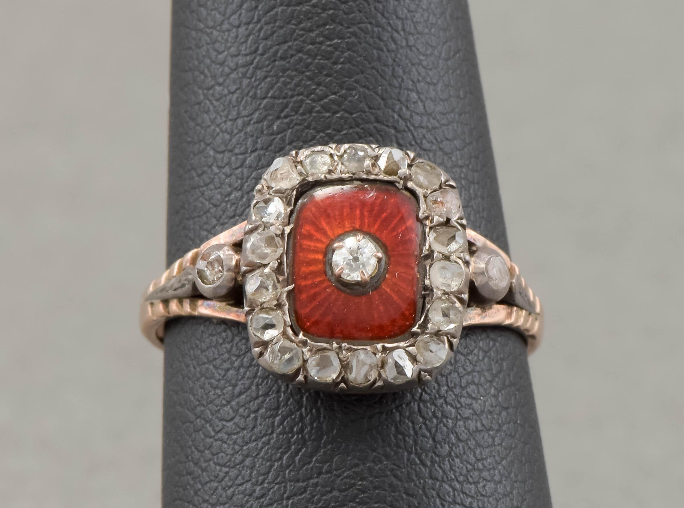 Antiker Diamant- und scharlachroter Guilloche-Emaille-Ring mit Provenienz Damen im Angebot