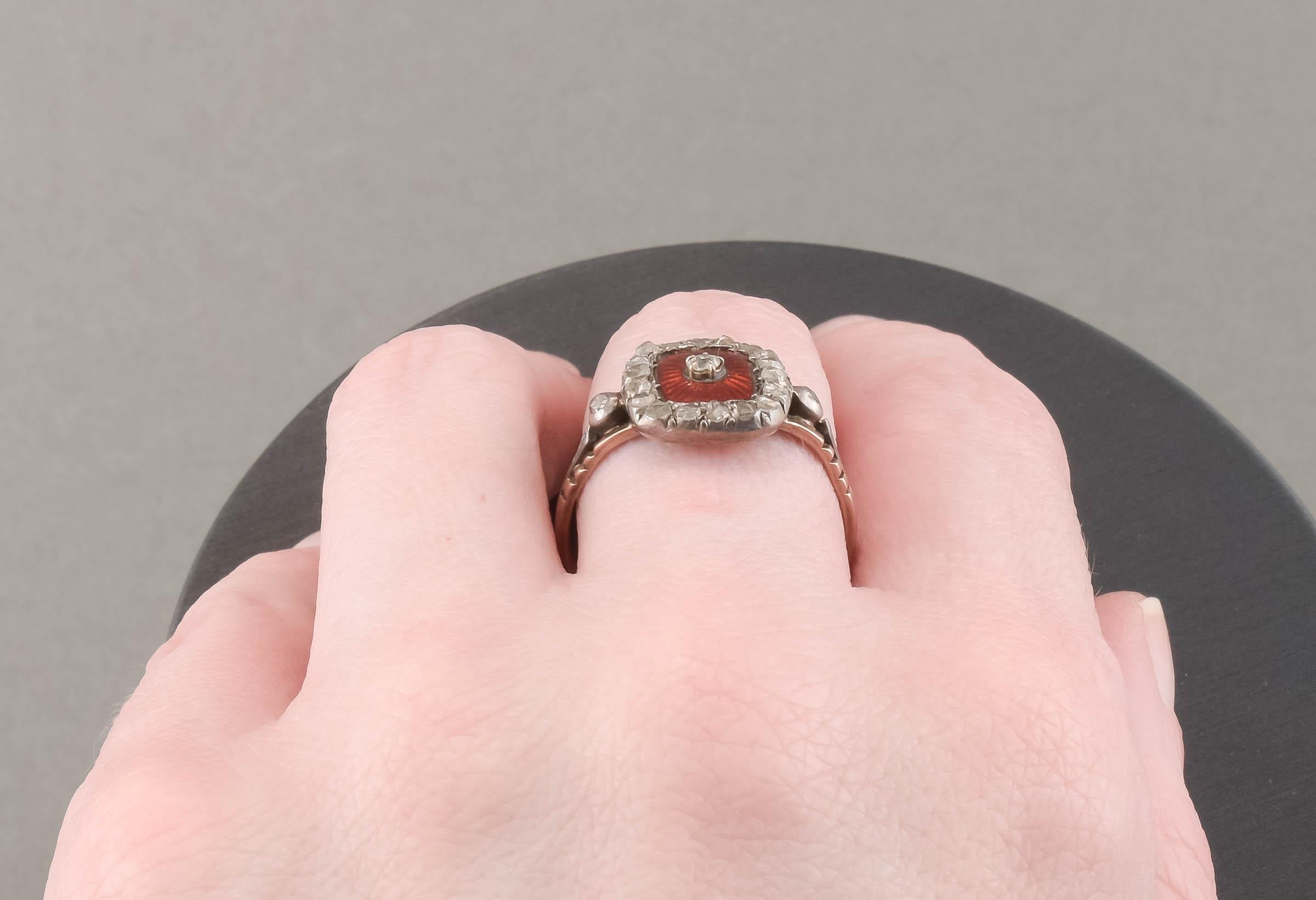 Antiker Diamant- und scharlachroter Guilloche-Emaille-Ring mit Provenienz im Angebot 3