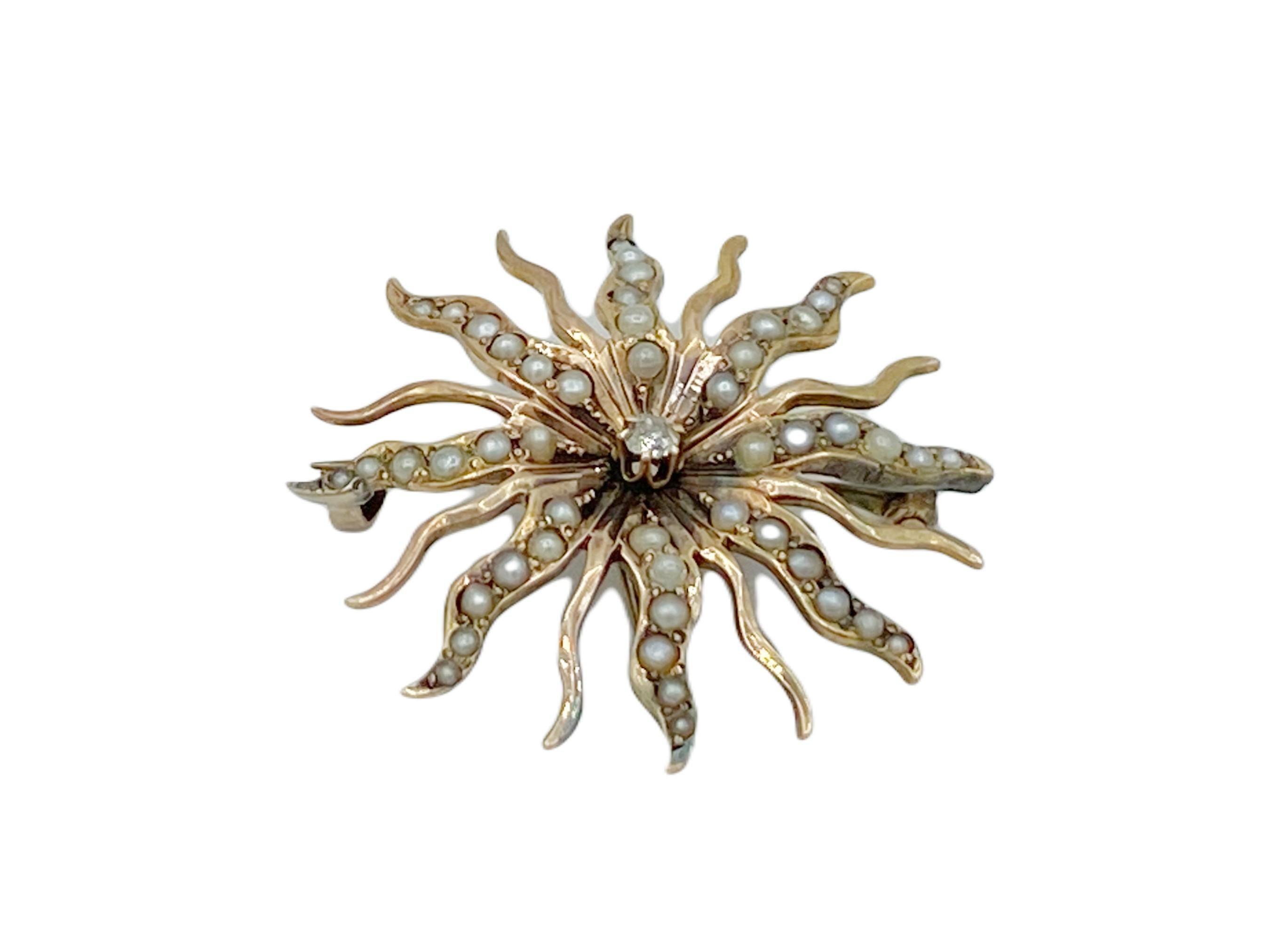 A lovely Antique Victorian sunburst convertible brooch & pendant, a true testament to the timeless elegance of the Victorian era. Crafted with meticulous attention to detail, this brooch showcases the Victorian fascination with the sunburst design,