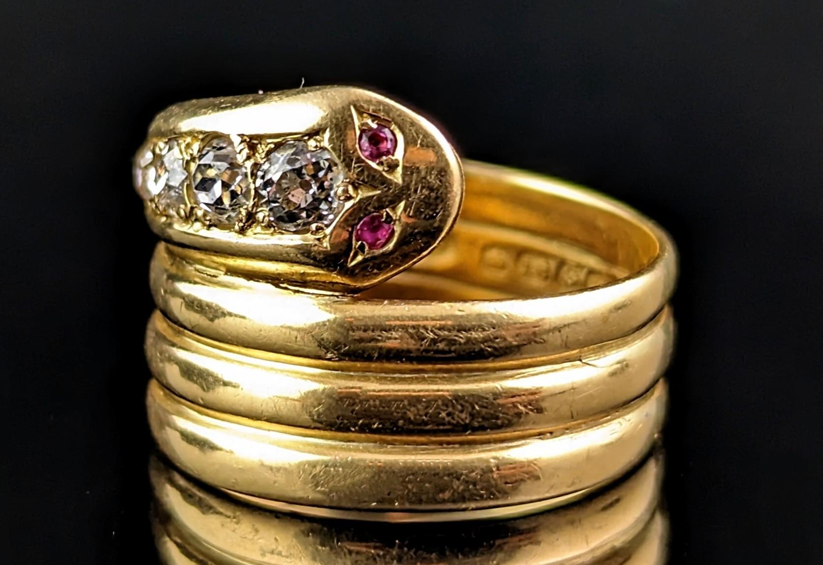 Antique Diamond snake ring, 18k yellow gold, Ruby eyes  In Good Condition For Sale In NEWARK, GB