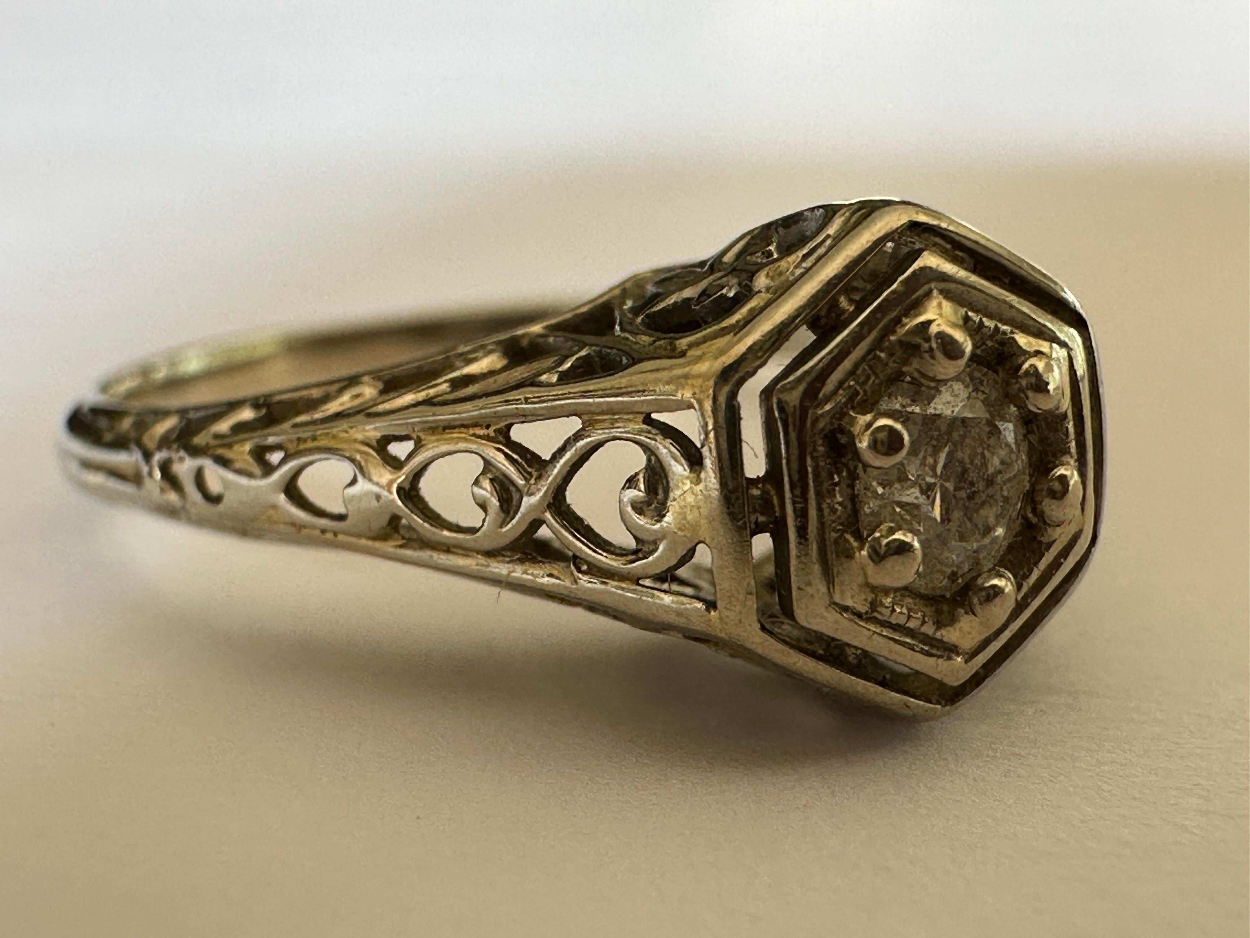 Antiker Diamant-Verlobungsring mit Solitär und filigranem Diamant  Damen im Angebot