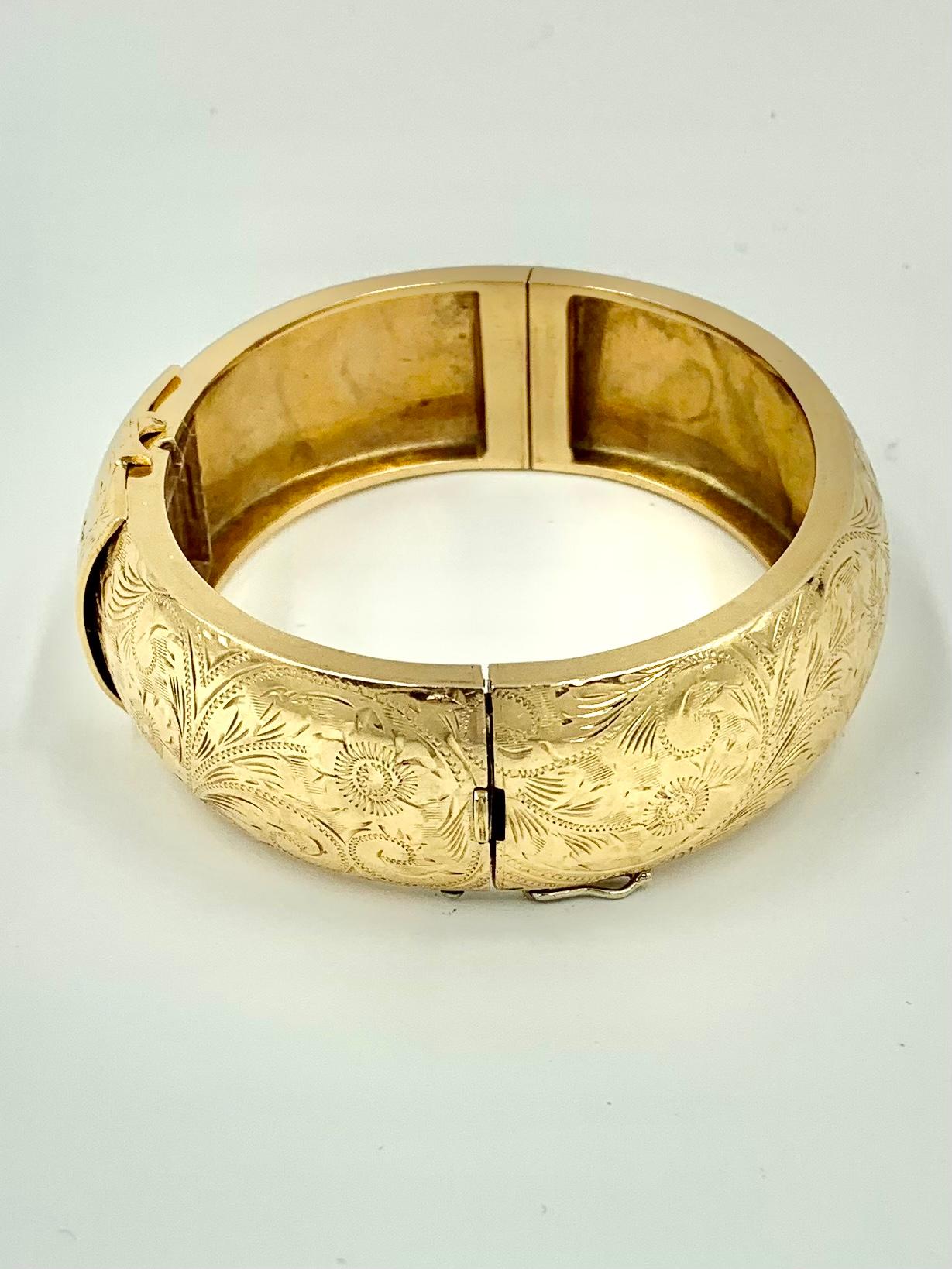 Antique Diamond Star, Flower Engraved 14K Yellow Gold Secret Locket Bracelet In Good Condition For Sale In New York, NY