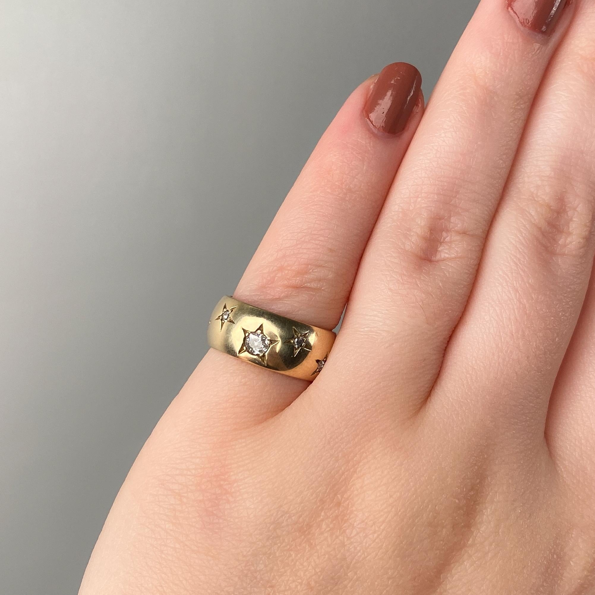 Donna Anello antico a fascia larga con stella di diamanti in oro 14k in vendita