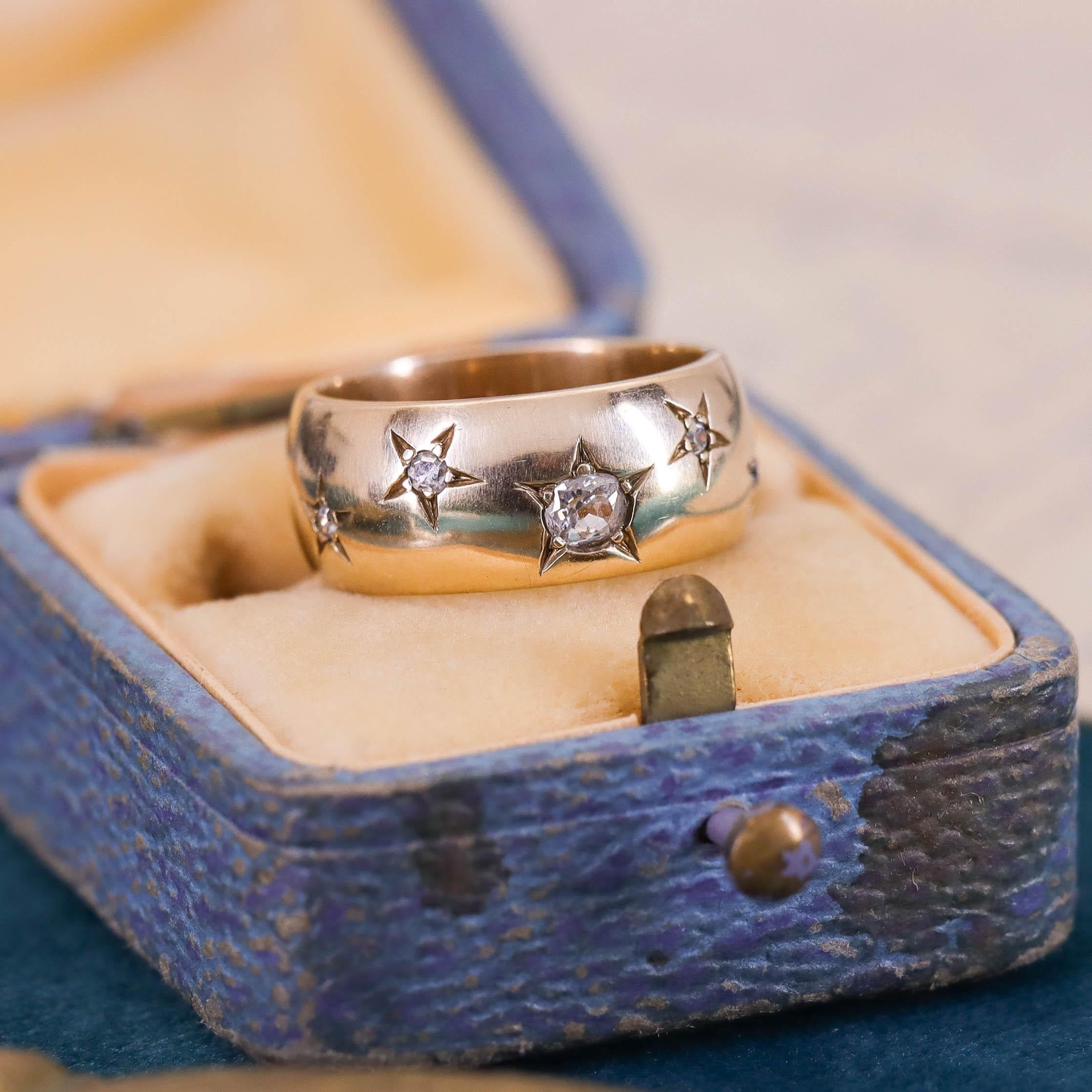 Anello antico a fascia larga con stella di diamanti in oro 14k in vendita 1