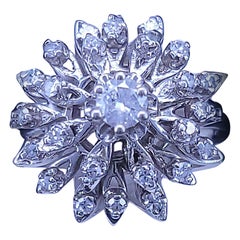 Antiker, auffälliger Cocktailring mit Diamanten im „Starburst“-Design aus 14-karätigem Weißgold