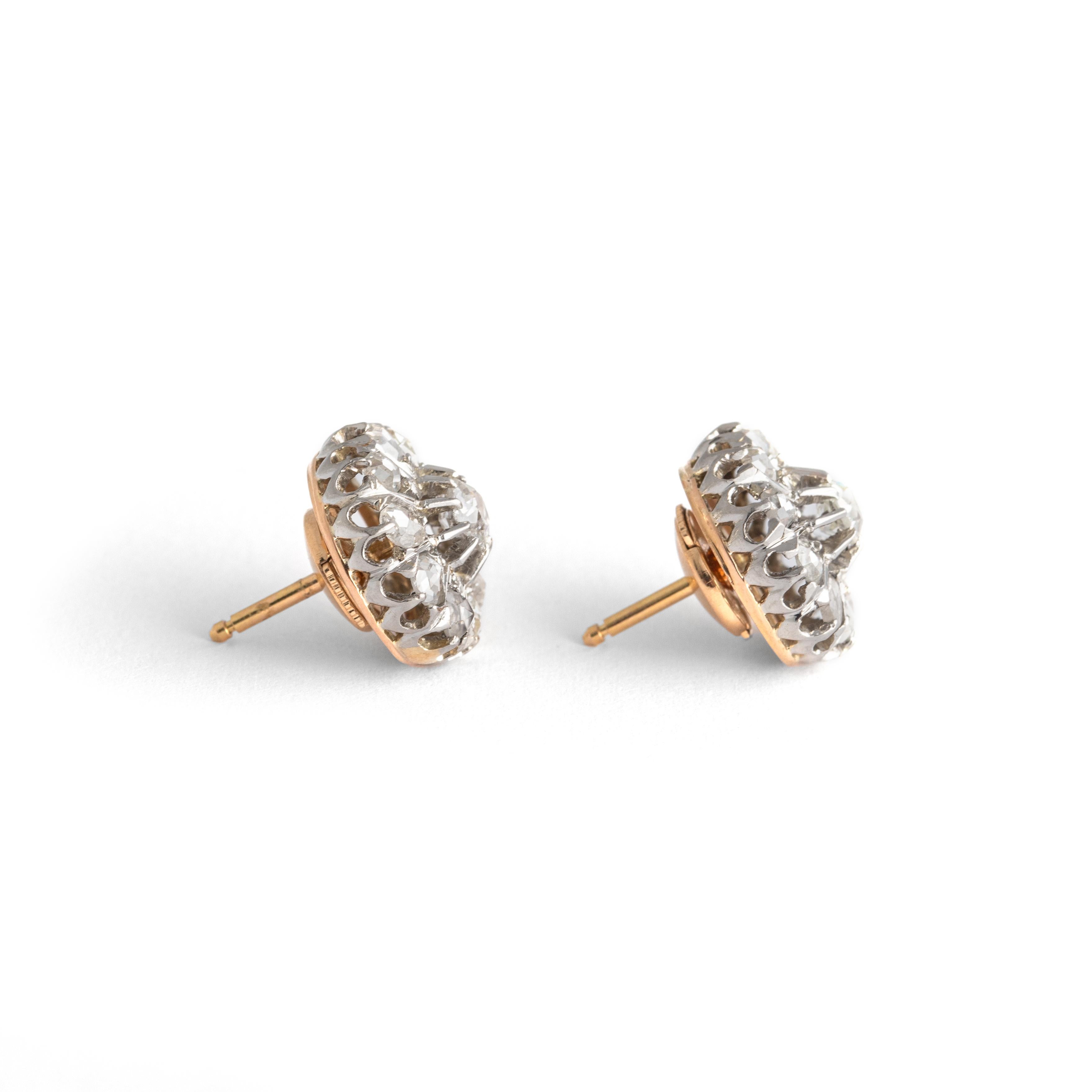 Antique Diamond Studs Earrings.
Old mine and Rose cut diamond on gold.
Dimensions: approx. 1.20 x 1.20 centimeters.
Early 20th Century.
Total gross weight: 6.29 grams.
